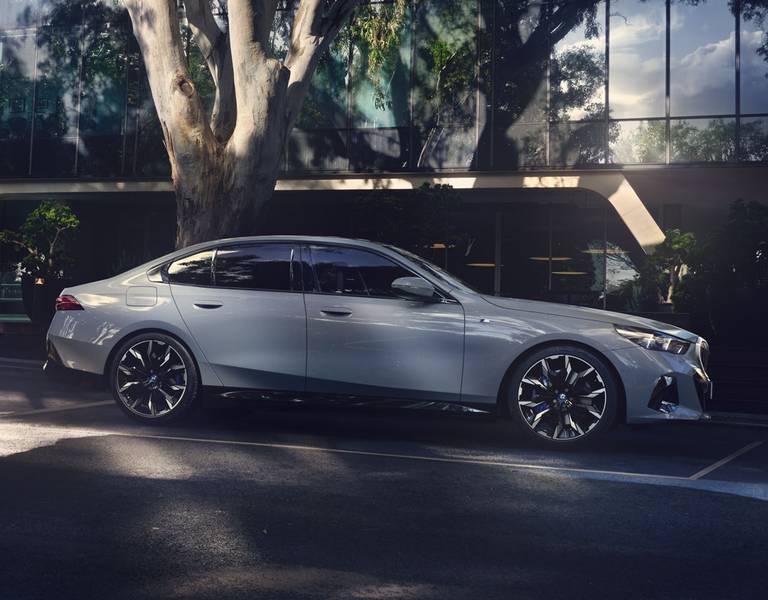 Der vollelektrische BMW i5 mit sportlicher Silhouette