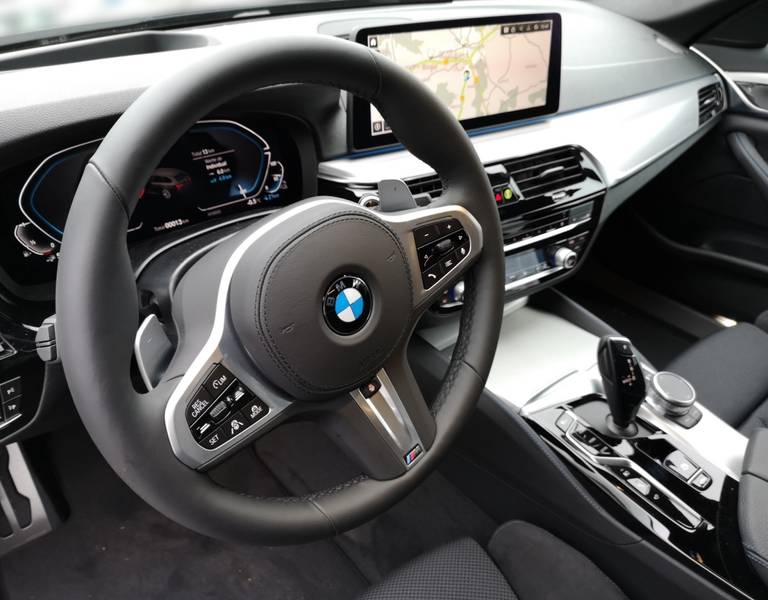 BMW 530e xDrive Touring M SPORT Laser AHK ACC Headup