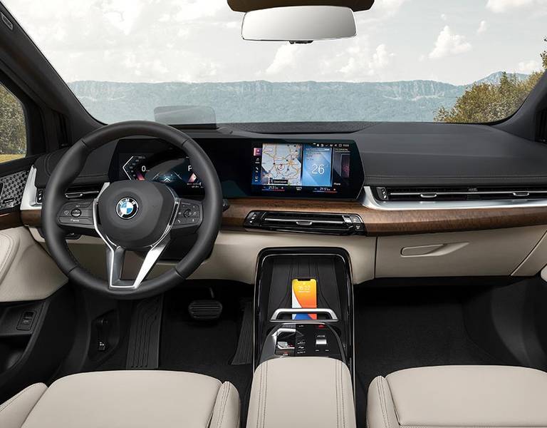 Das Interieur mit BMW Curved Display vom BMW 2er Active Tourer