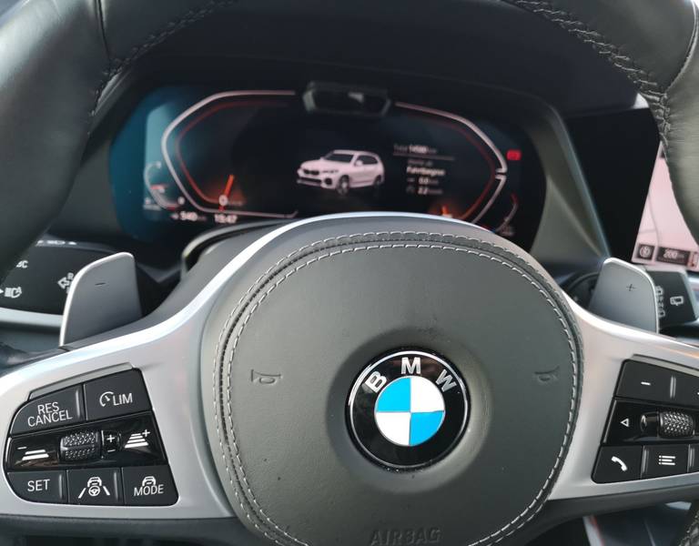 BMW X5 xDrive30d M SPORT ACC AHK Panorama Standheiz.