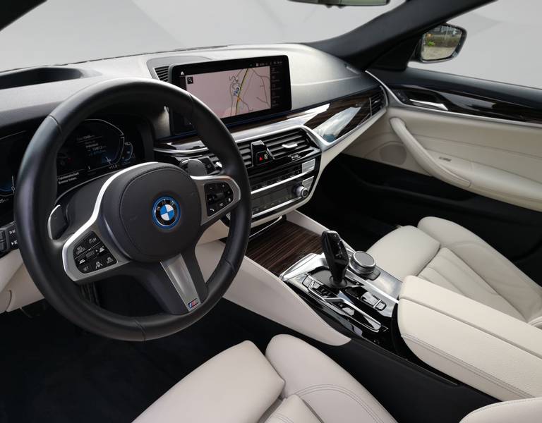BMW 530e xDrive Touring M SPORT INDIVIDUAL Laser ACC