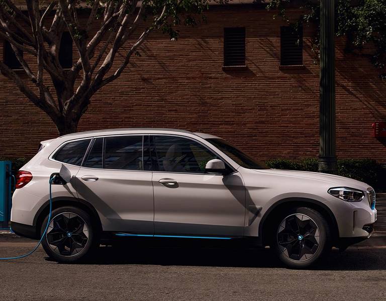 Der BMW iX3 in Weiß - 100% elektrisch