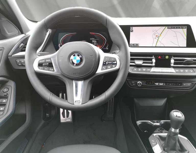 BMW 118i  M SPORT Navi LED PDC ActiveGuardPlus HIFI