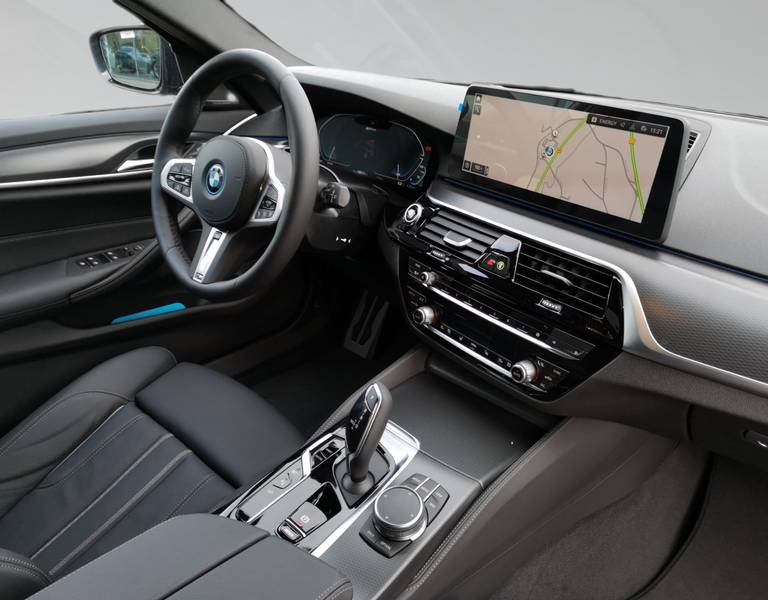 BMW 530e xDrive Touring M SPORT  ACC AHK Panorama