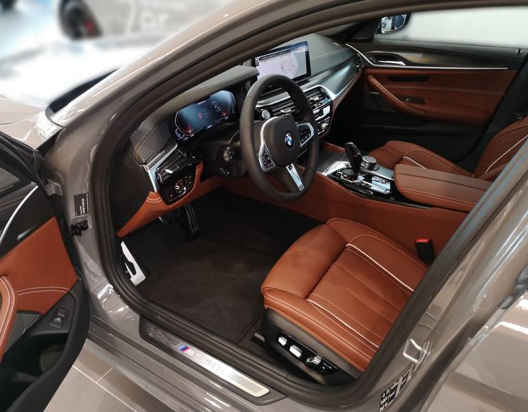BMW M550i xDrive Limousine INDIVIDUAL VOLLAUSSTATT.