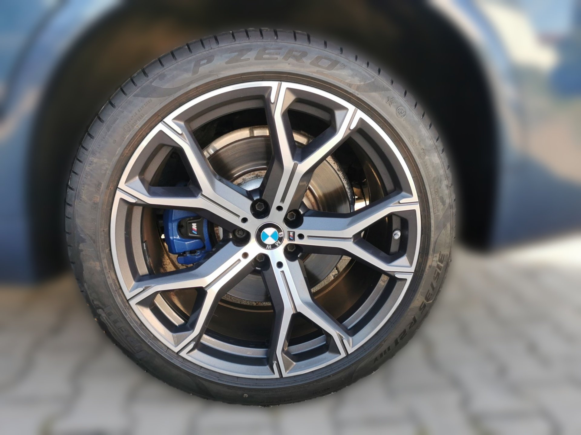 Bild 3 BMW X5 xDrive30d M SPORT Luftfederung Standhzg SoftCl