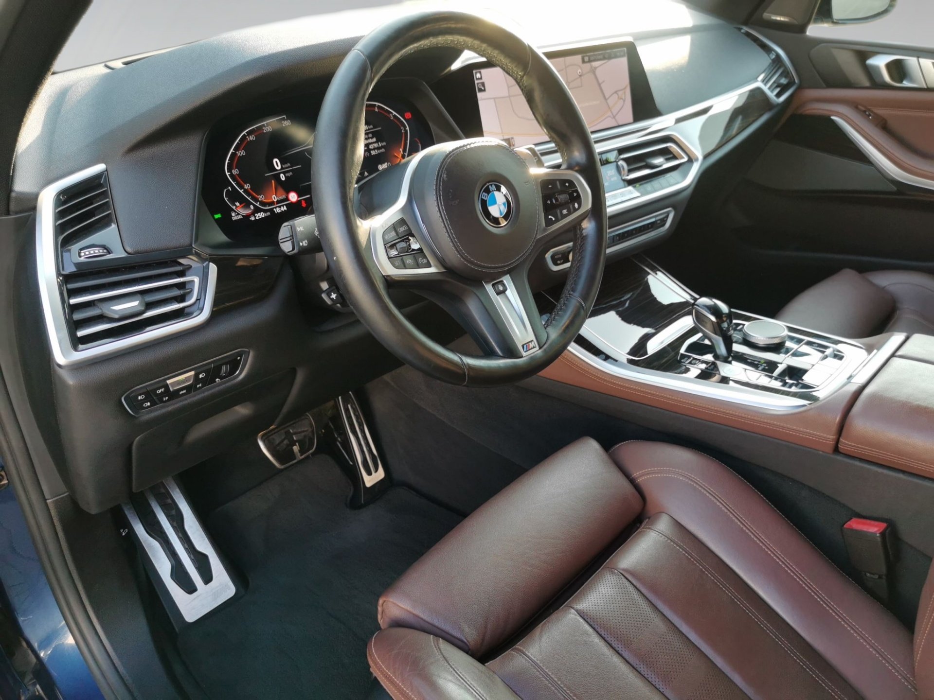 Bild 4 BMW X5 xDrive30d M SPORT Luftfederung Standhzg SoftCl