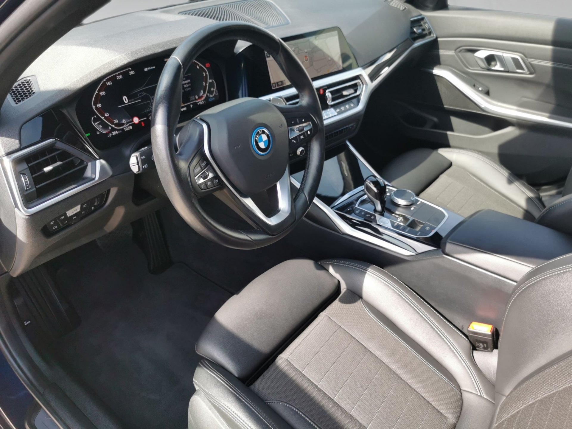 Bild 4 BMW 320e Touring Sport Line Laser ACC 360° Pano HiFi