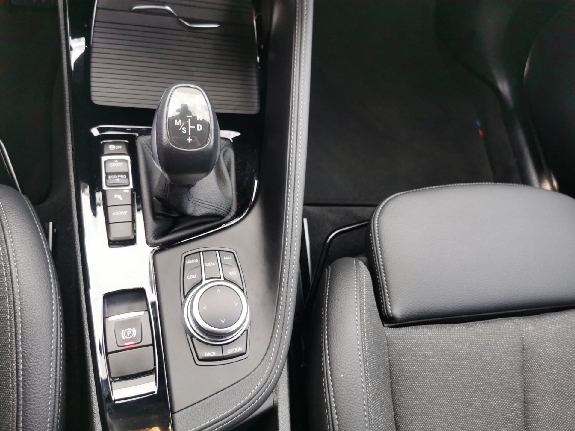 Bild 11 BMW X1 xDrive25e M SPORT LED ACC AHK ParkAss KeyLess