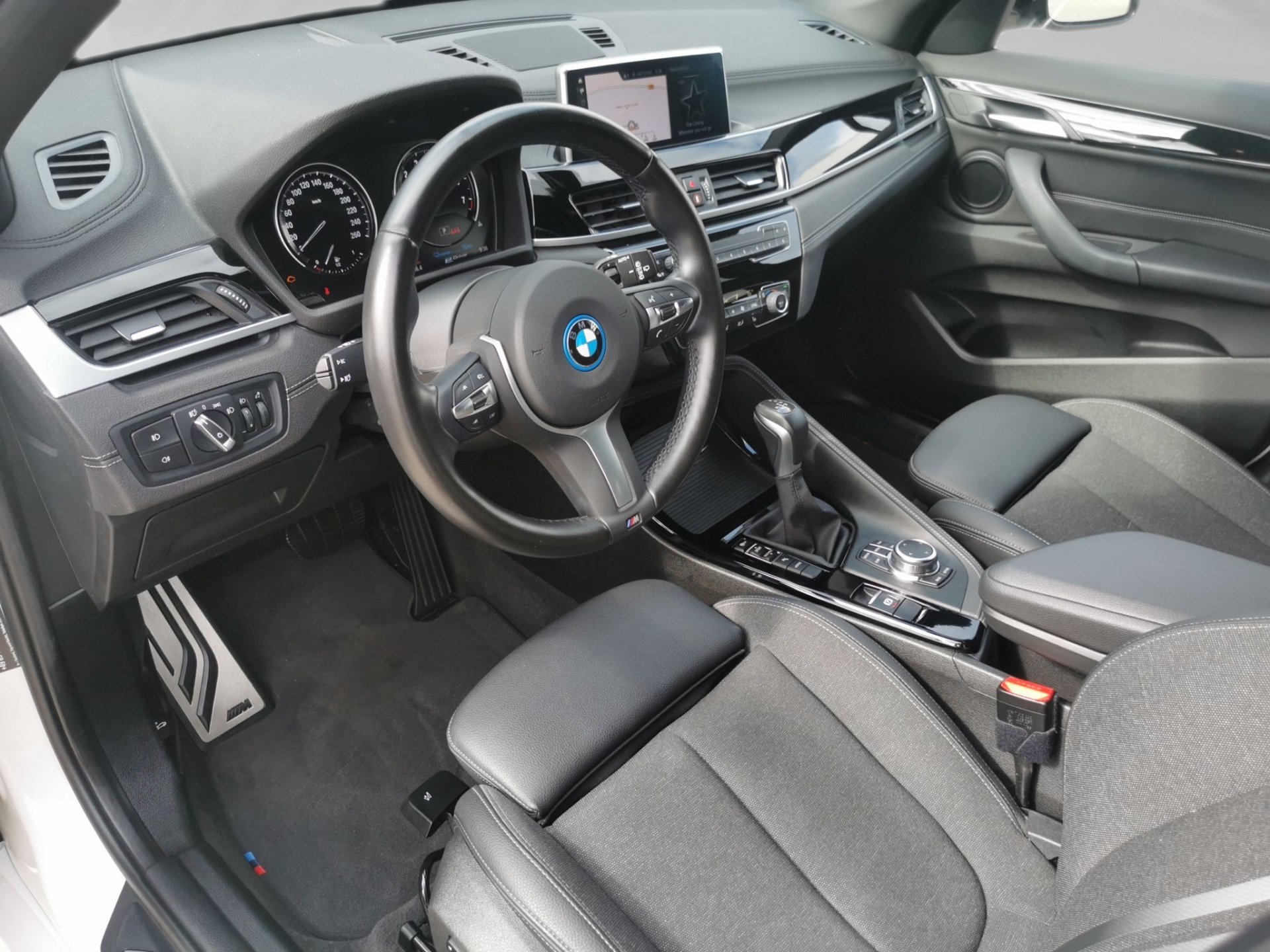 Bild 4 BMW X1 xDrive25e M SPORT LED ACC AHK ParkAss KeyLess