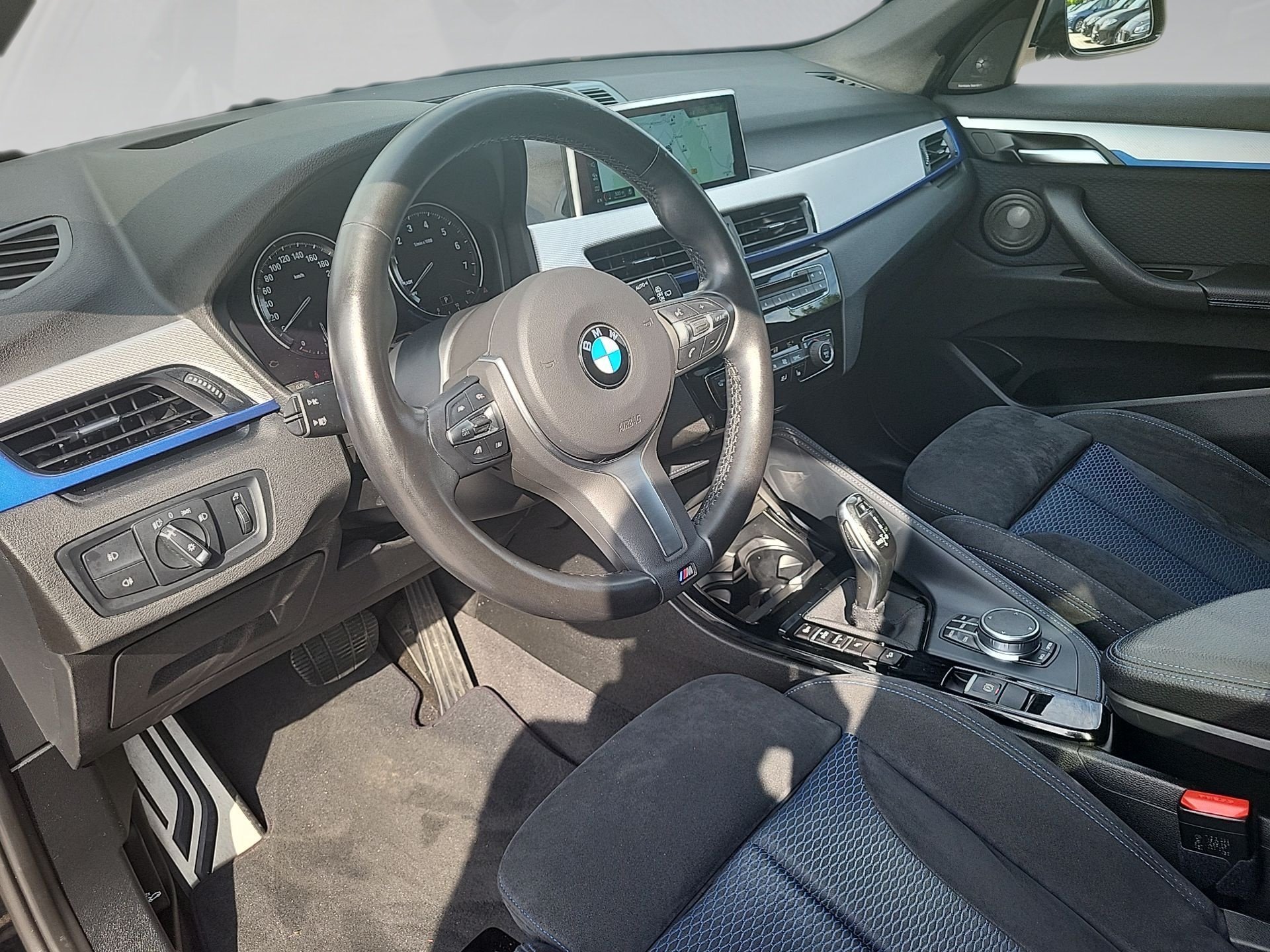 Bild 4 BMW X1 xDrive20i M SPORT LED ParkAss AHK ACC HeadUp