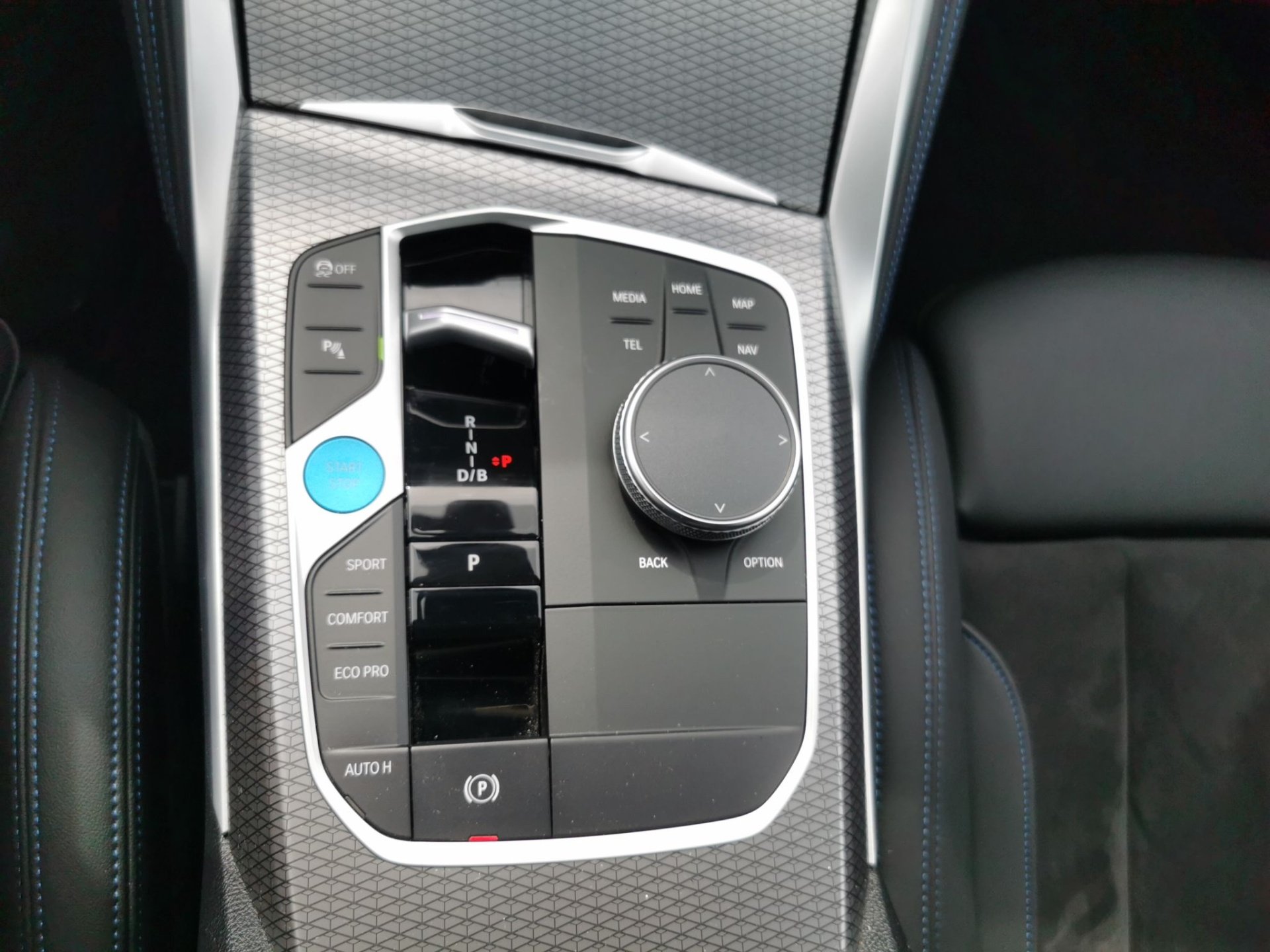 Bild 11 BMW i4 eDrive40 Gran Coupé M SPORT ParkingAss Lenkhzg