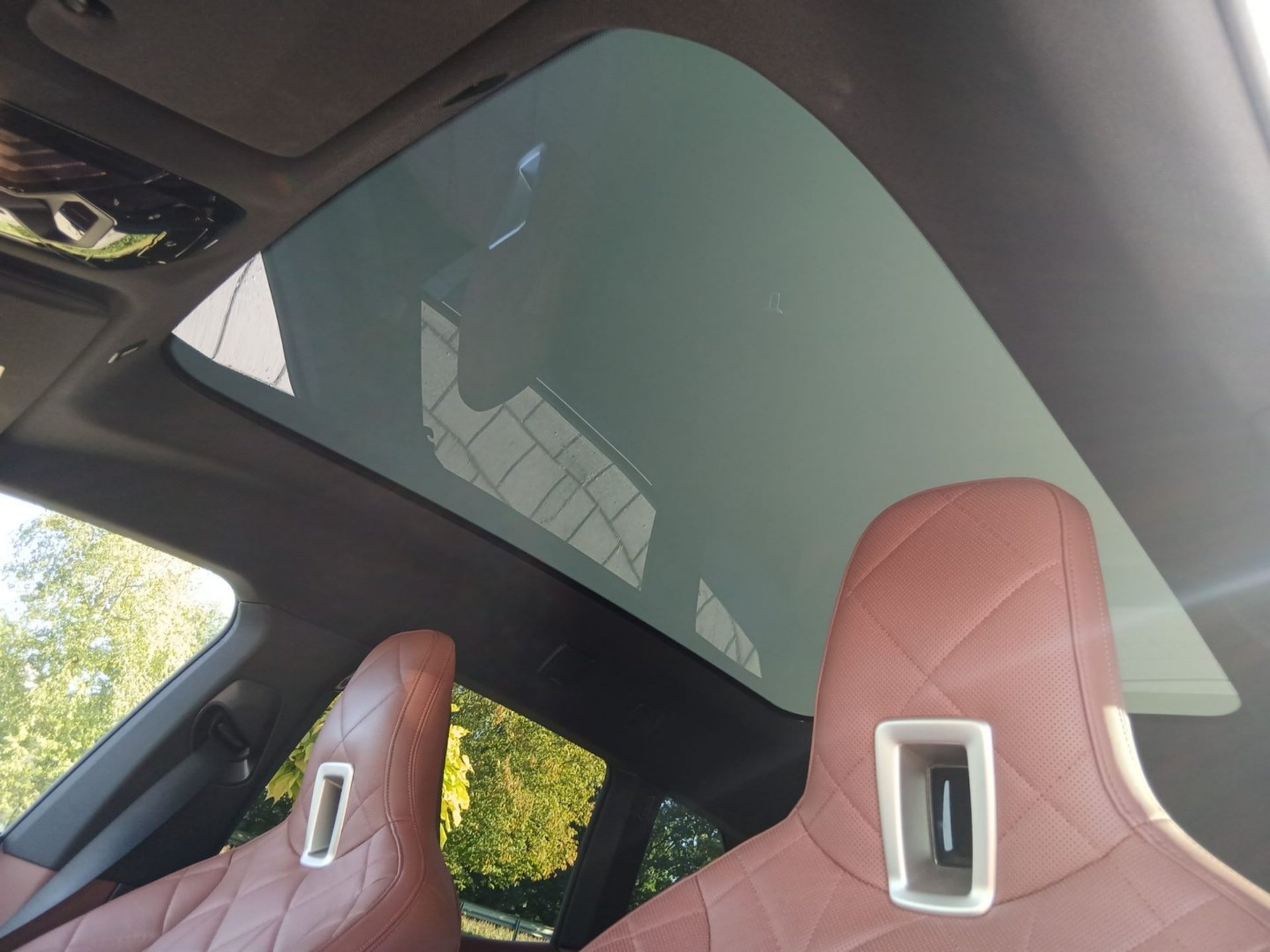 Bild 12 BMW iX xDrive50 Sitzbelüft Gestik Pano Laser SoftClos