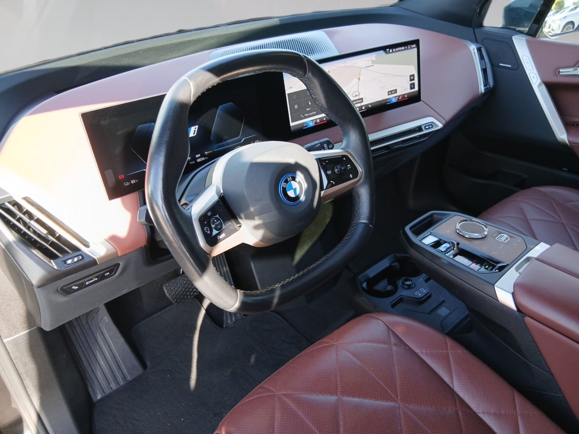 Bild 4 BMW iX xDrive50 Sitzbelüft Gestik Pano Laser SoftClos