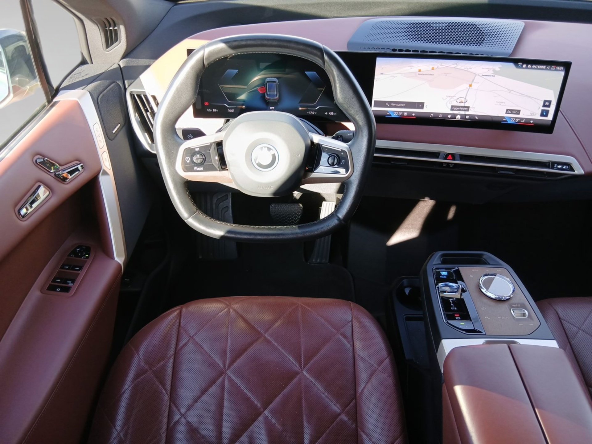 Bild 6 BMW iX xDrive50 Sitzbelüft Gestik Pano Laser SoftClos