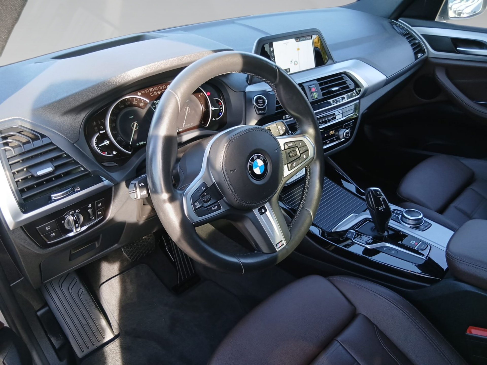 BMW X3 X3 xDrive20d Advantage LED HeadUp ParkAss Lenkhzg (Bild 4)