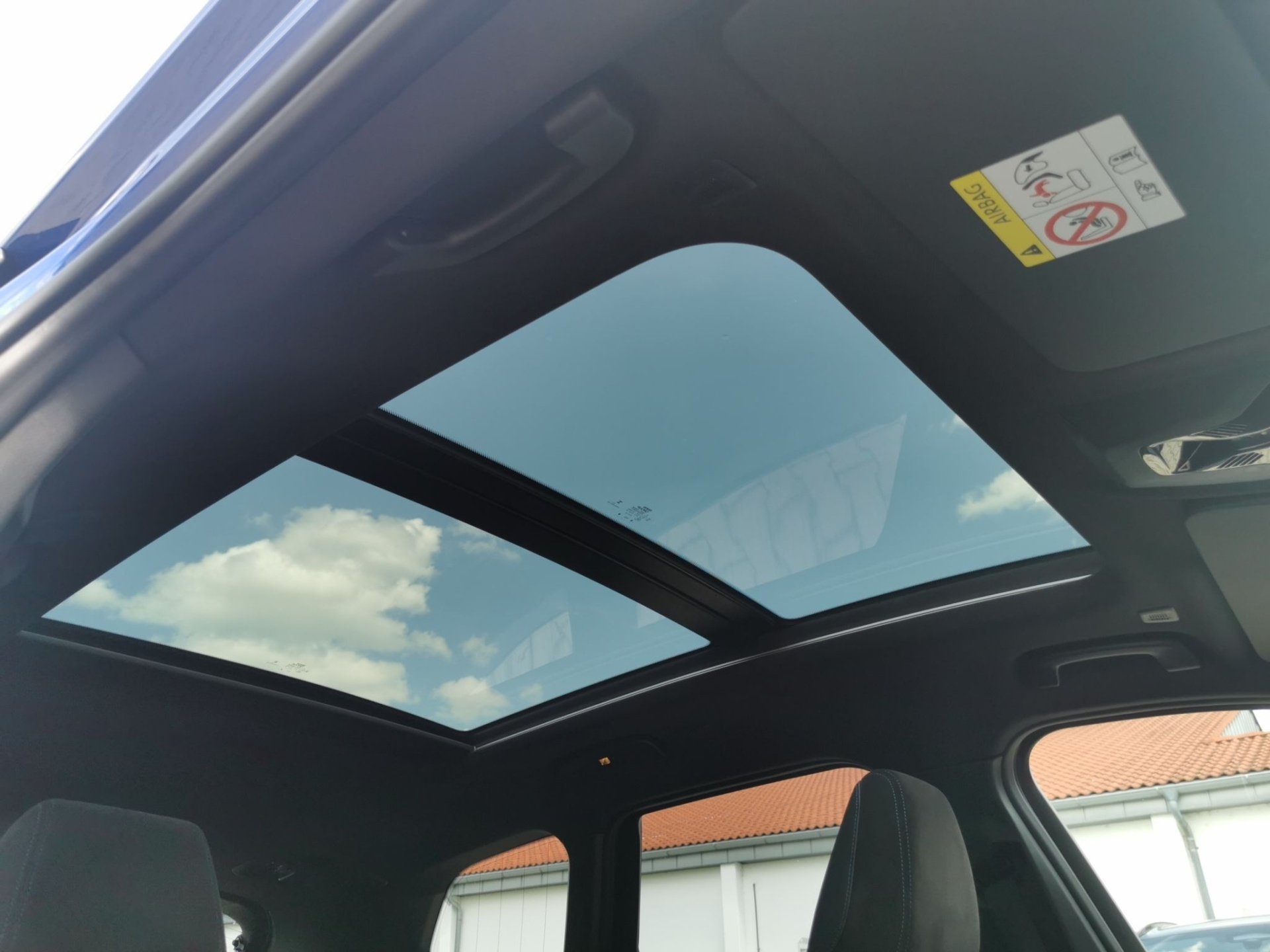 BMW X1 X1 xDrive23i M SPORT LED AHK Pano DrivingAss 360° (Bild 11)