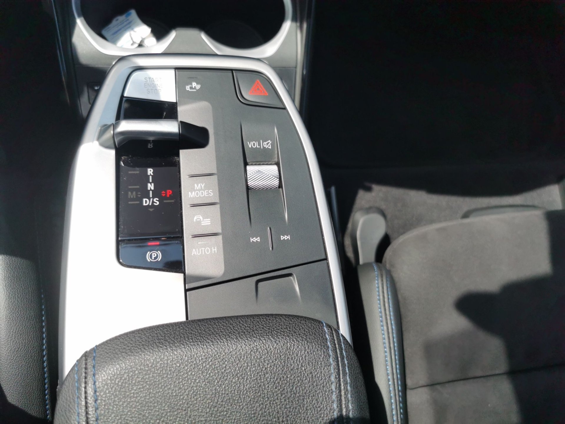 BMW X1 X1 xDrive23i M SPORT LED AHK Pano DrivingAss 360° (Bild 12)
