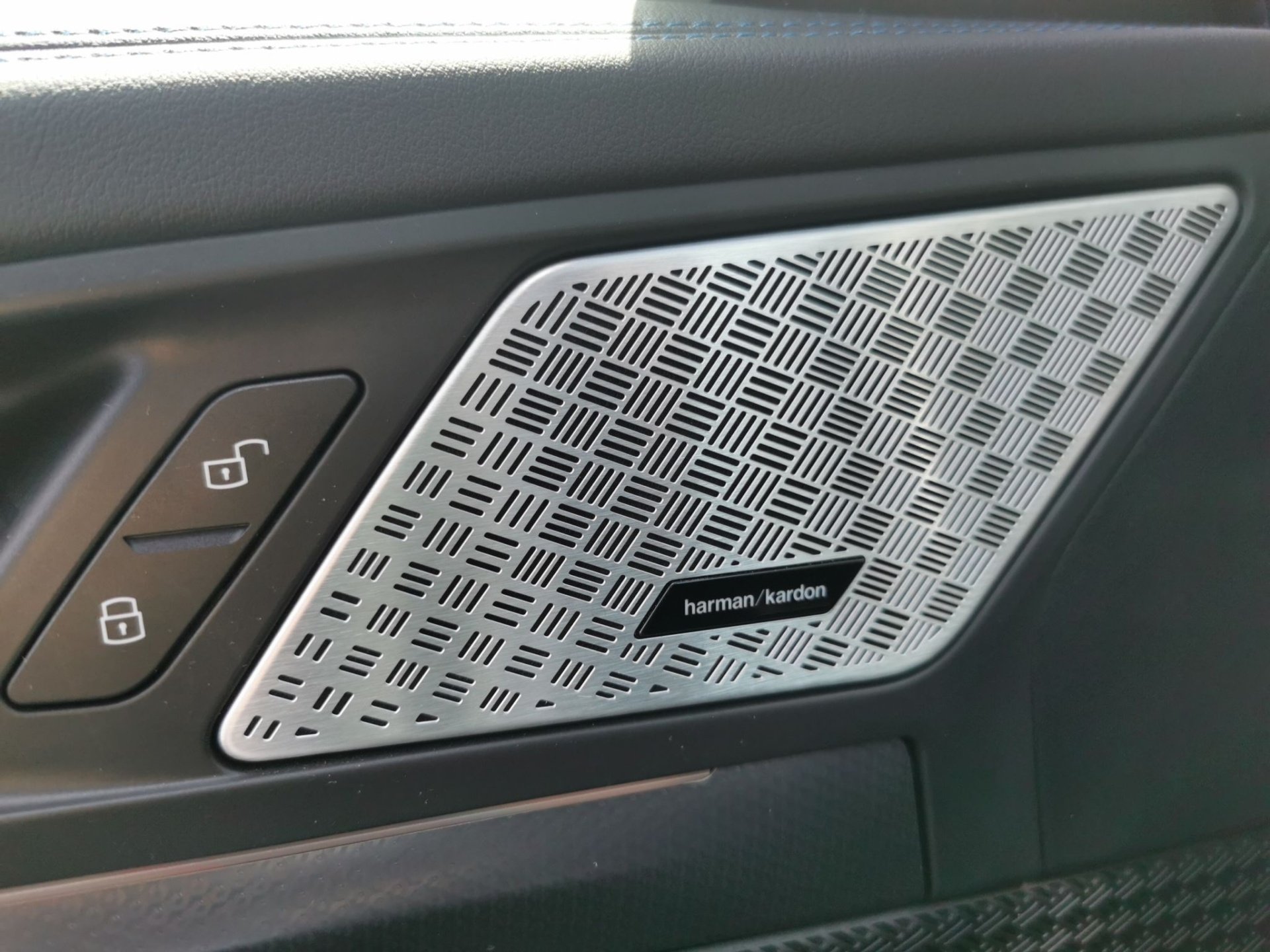 BMW X1 X1 xDrive23i M SPORT LED AHK Pano DrivingAss 360° (Bild 13)