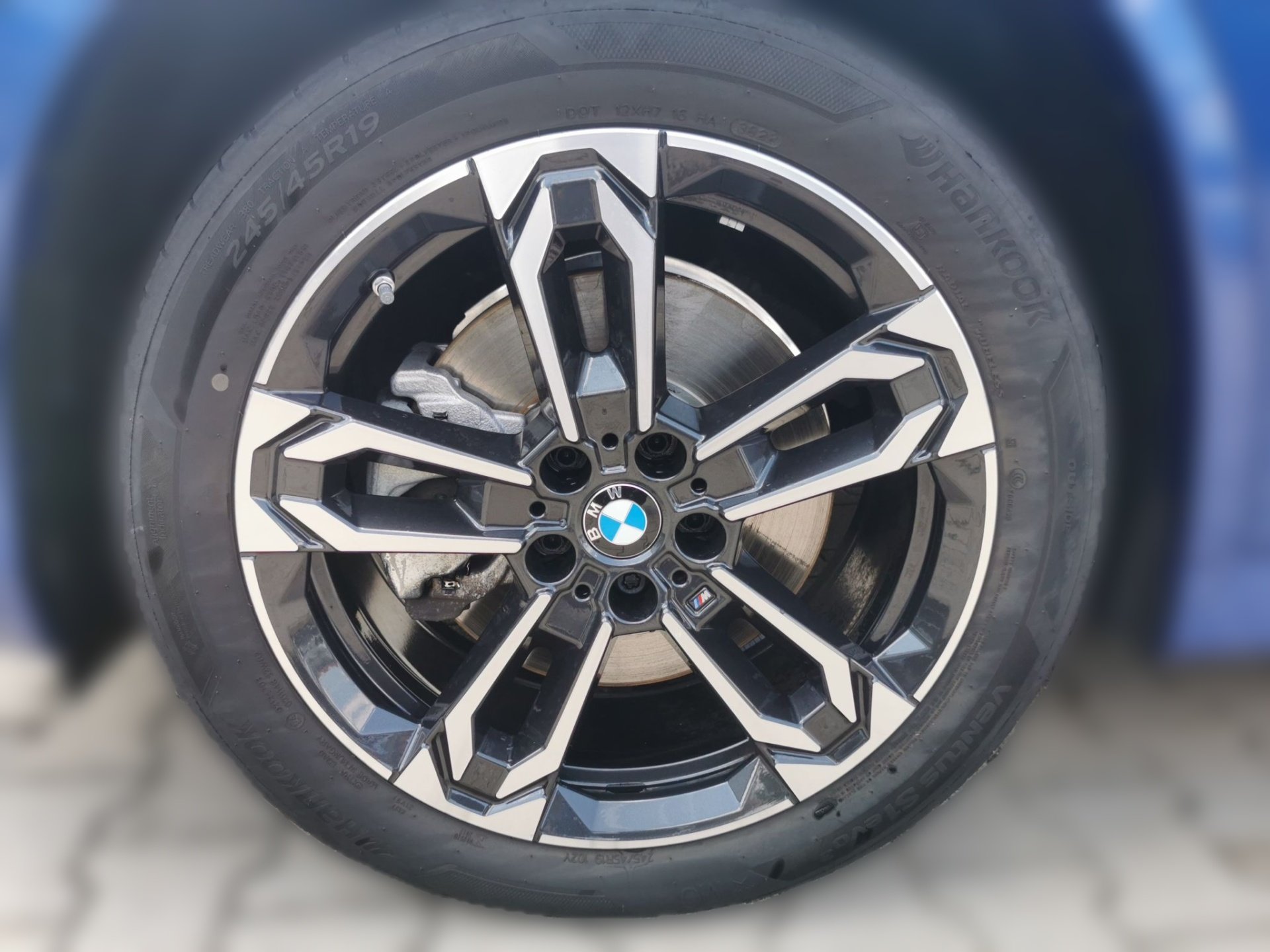 BMW X1 X1 xDrive23i M SPORT LED AHK Pano DrivingAss 360° (Bild 3)
