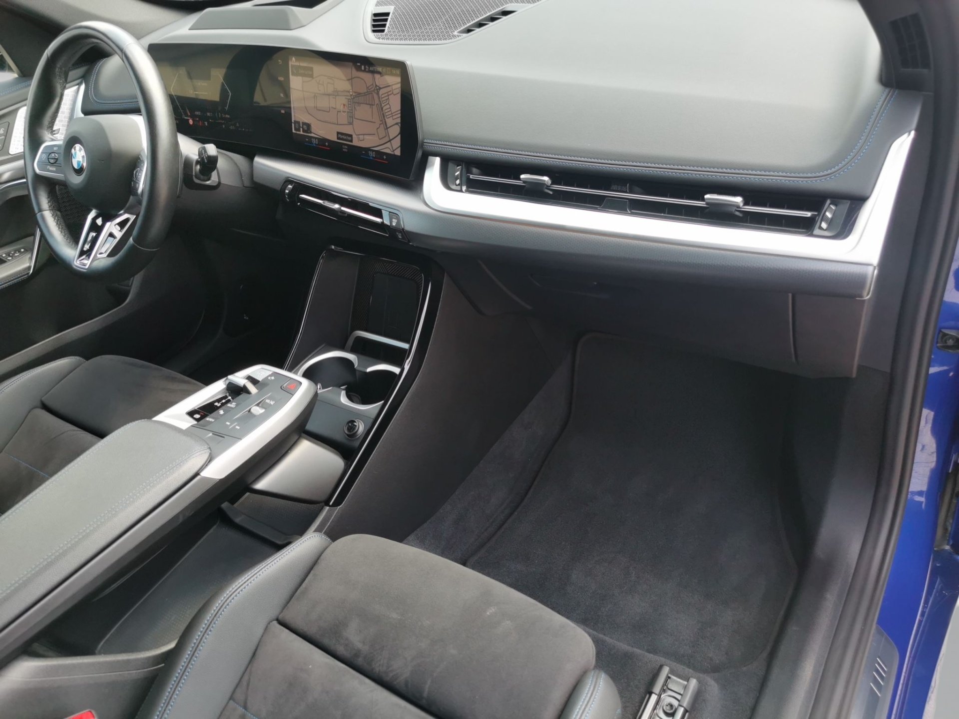 BMW X1 X1 xDrive23i M SPORT LED AHK Pano DrivingAss 360° (Bild 5)