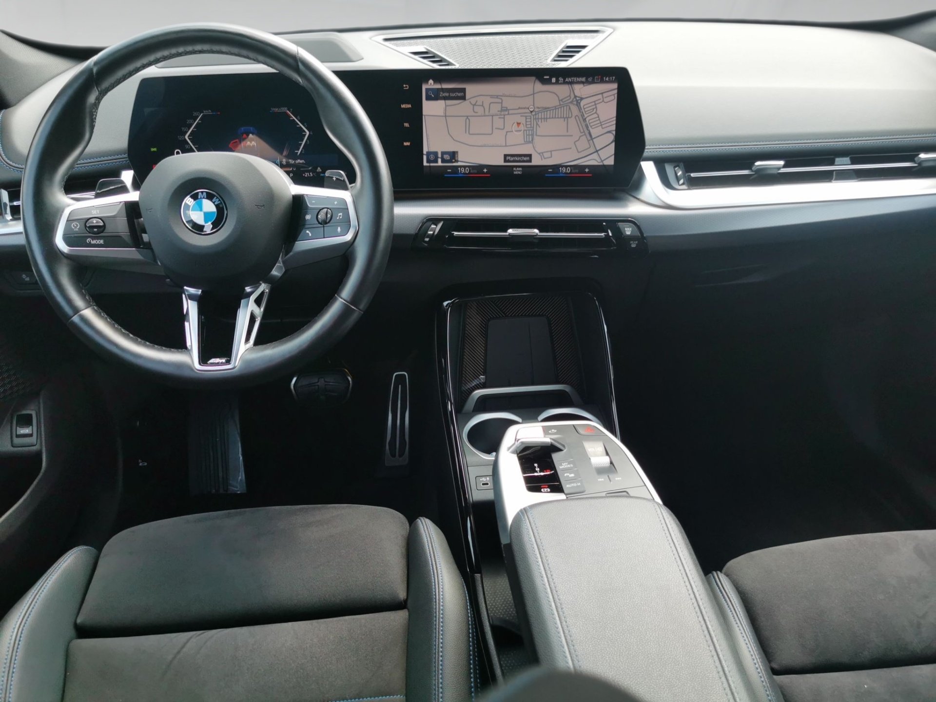 BMW X1 X1 xDrive23i M SPORT LED AHK Pano DrivingAss 360° (Bild 6)