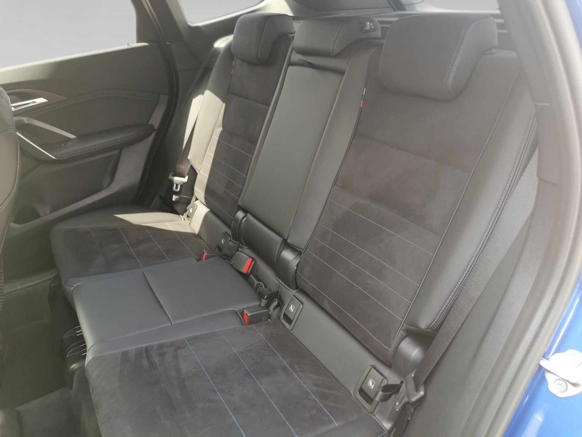 BMW X1 X1 xDrive23i M SPORT LED AHK Pano DrivingAss 360° (Bild 7)
