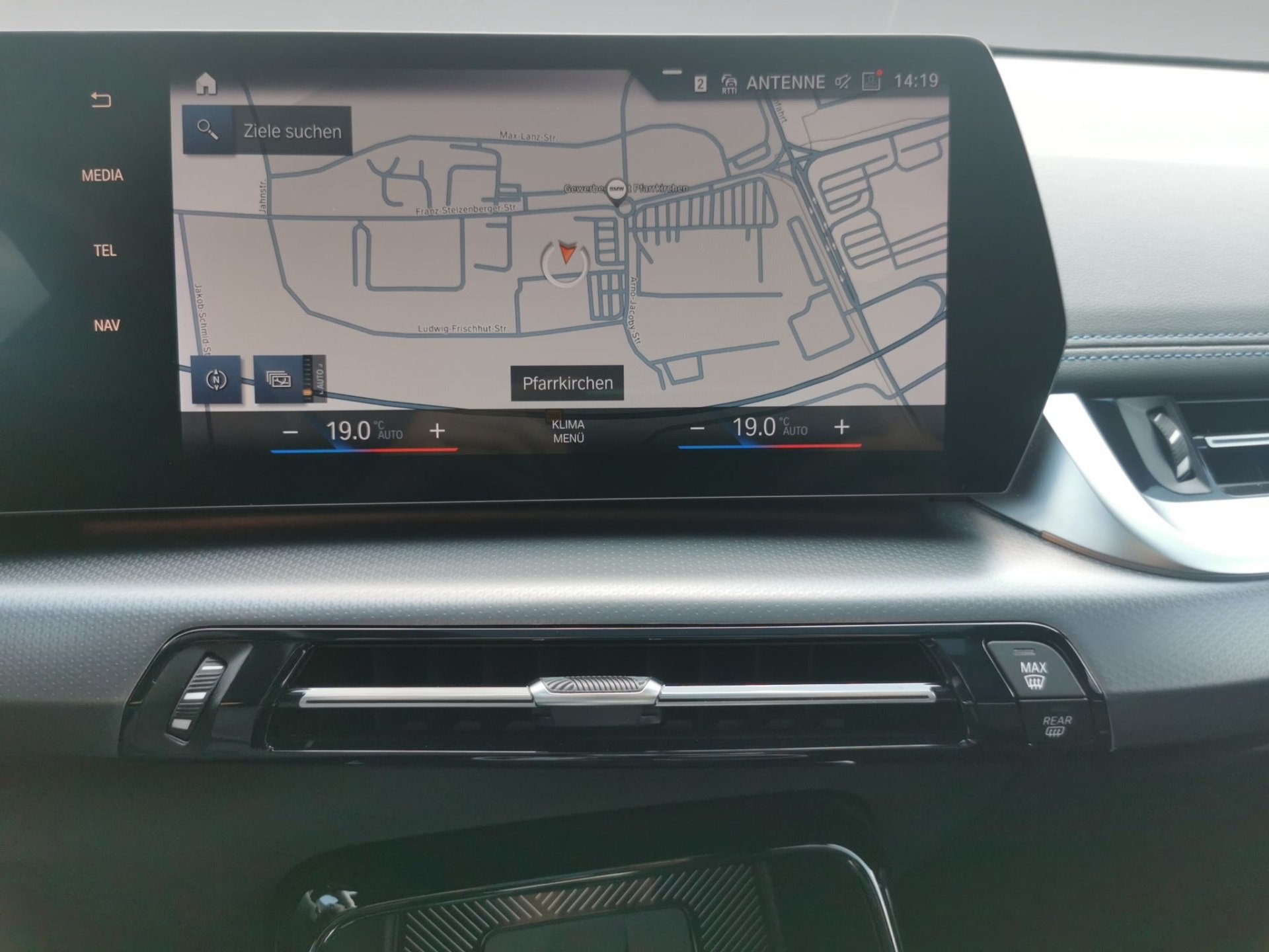 BMW X1 X1 xDrive23i M SPORT LED AHK Pano DrivingAss 360° (Bild 8)