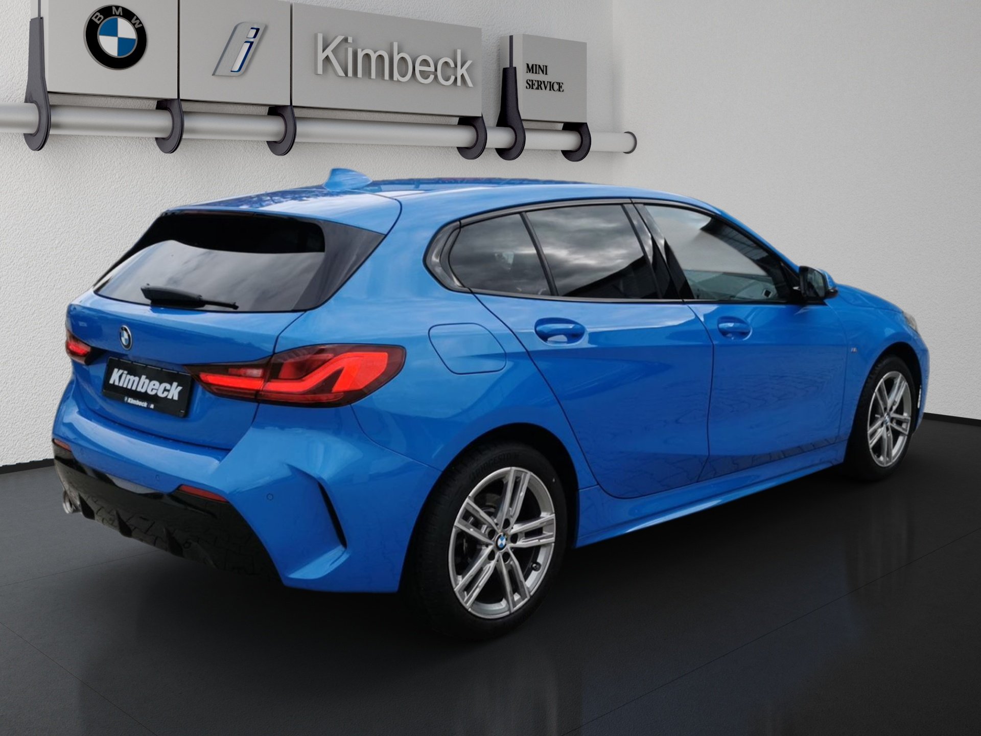 BMW 118i 118i Limousine M SPORT LED Navi PDC ActiveGuard (Bild 2)