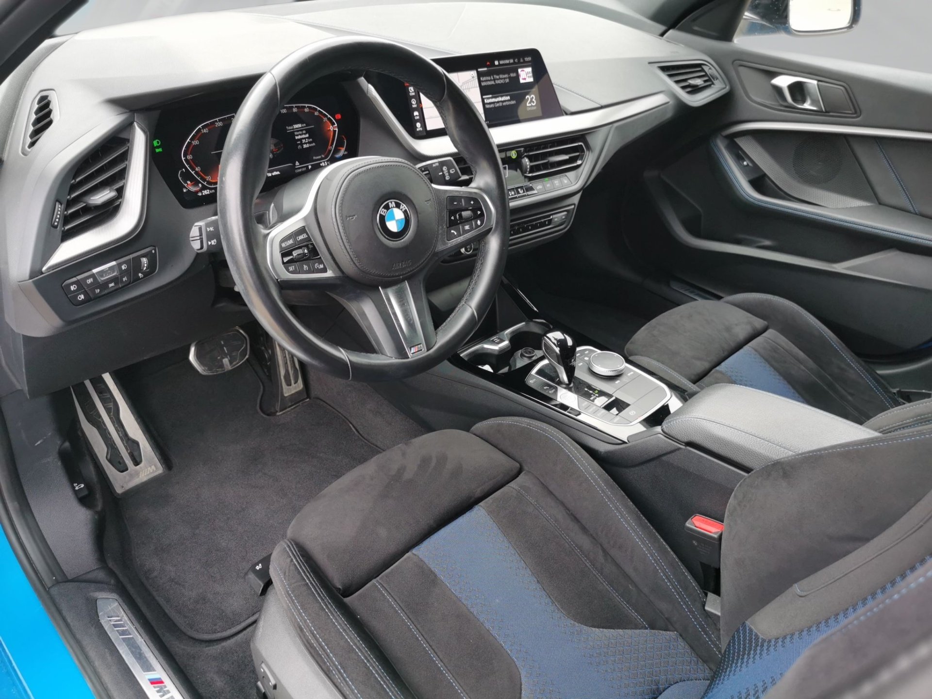BMW 118i 118i Limousine M SPORT LED Navi PDC ActiveGuard (Bild 4)