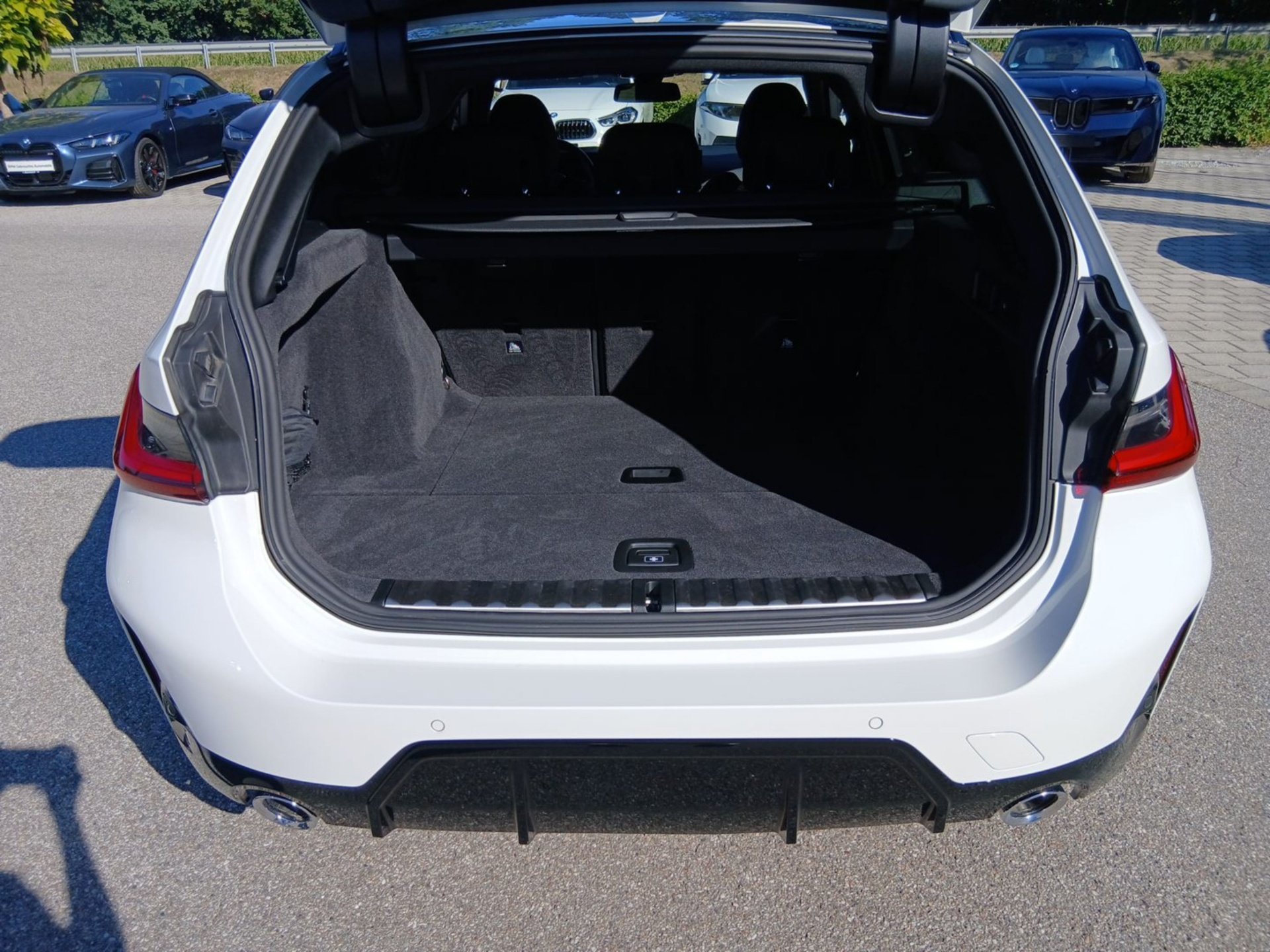 Bild 9 BMW 320d xDrive Touring M SPORT LED ACC AHK HeadUp