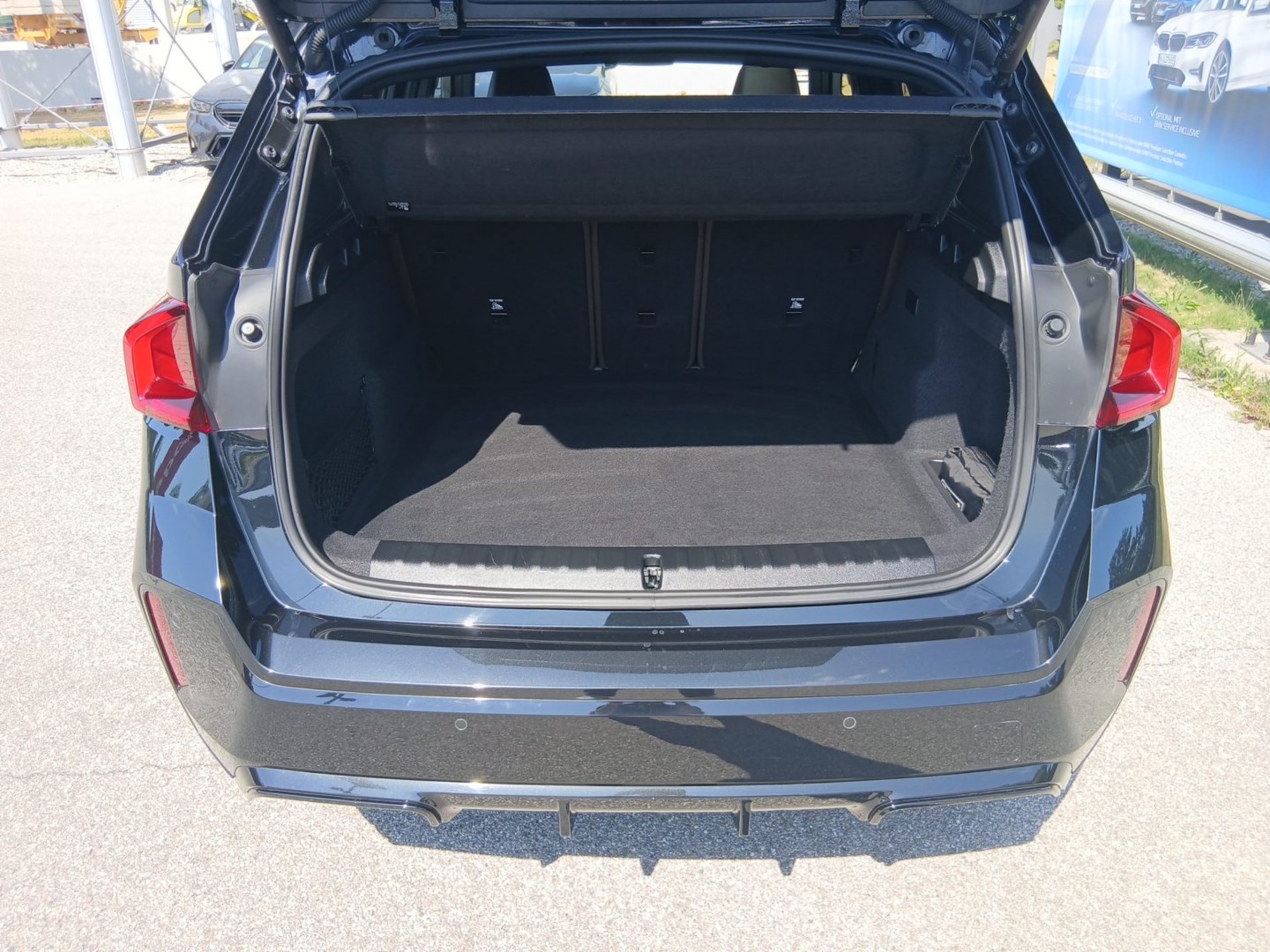 BMW iX1 xDrive30 M SPORT Pano AHK H&K ParkAss Navi iX1 xDrive30 M SPORT Pano AHK H&K ParkAss Navi (Bild 10)