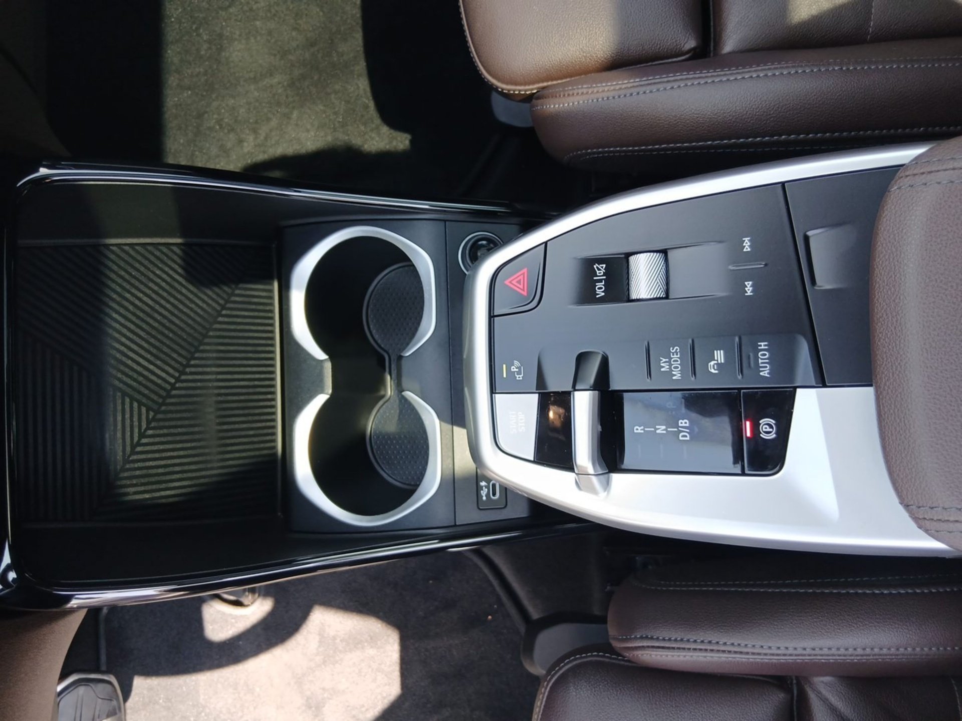 BMW iX1 xDrive30 M SPORT Pano AHK H&K ParkAss Navi iX1 xDrive30 M SPORT Pano AHK H&K ParkAss Navi (Bild 11)