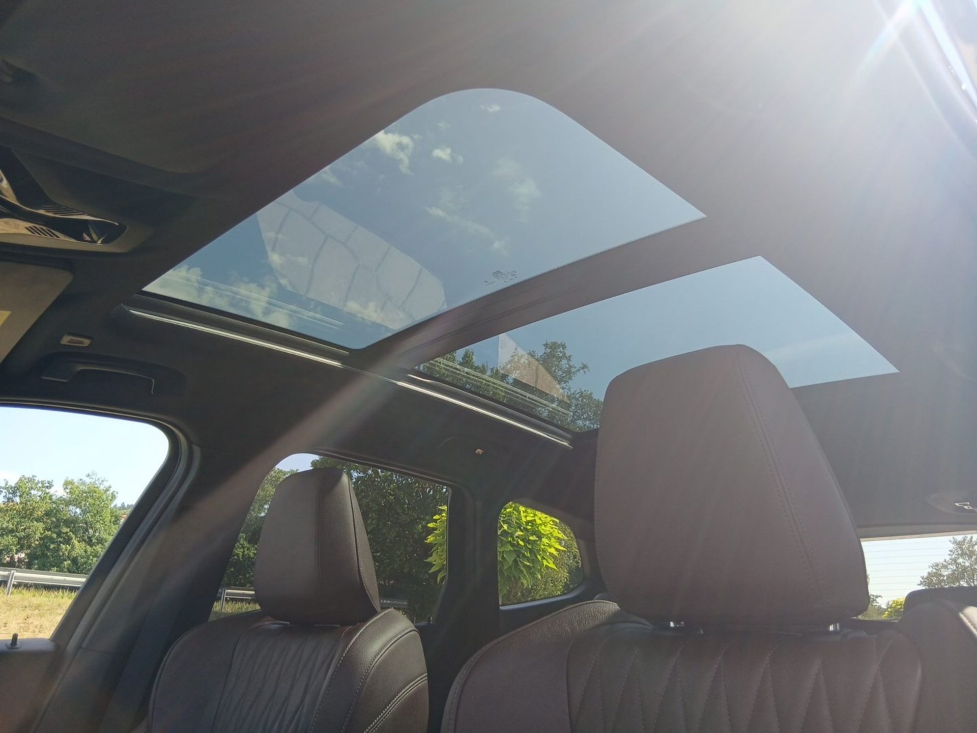 BMW iX1 xDrive30 M SPORT Pano AHK H&K ParkAss Navi iX1 xDrive30 M SPORT Pano AHK H&K ParkAss Navi (Bild 12)