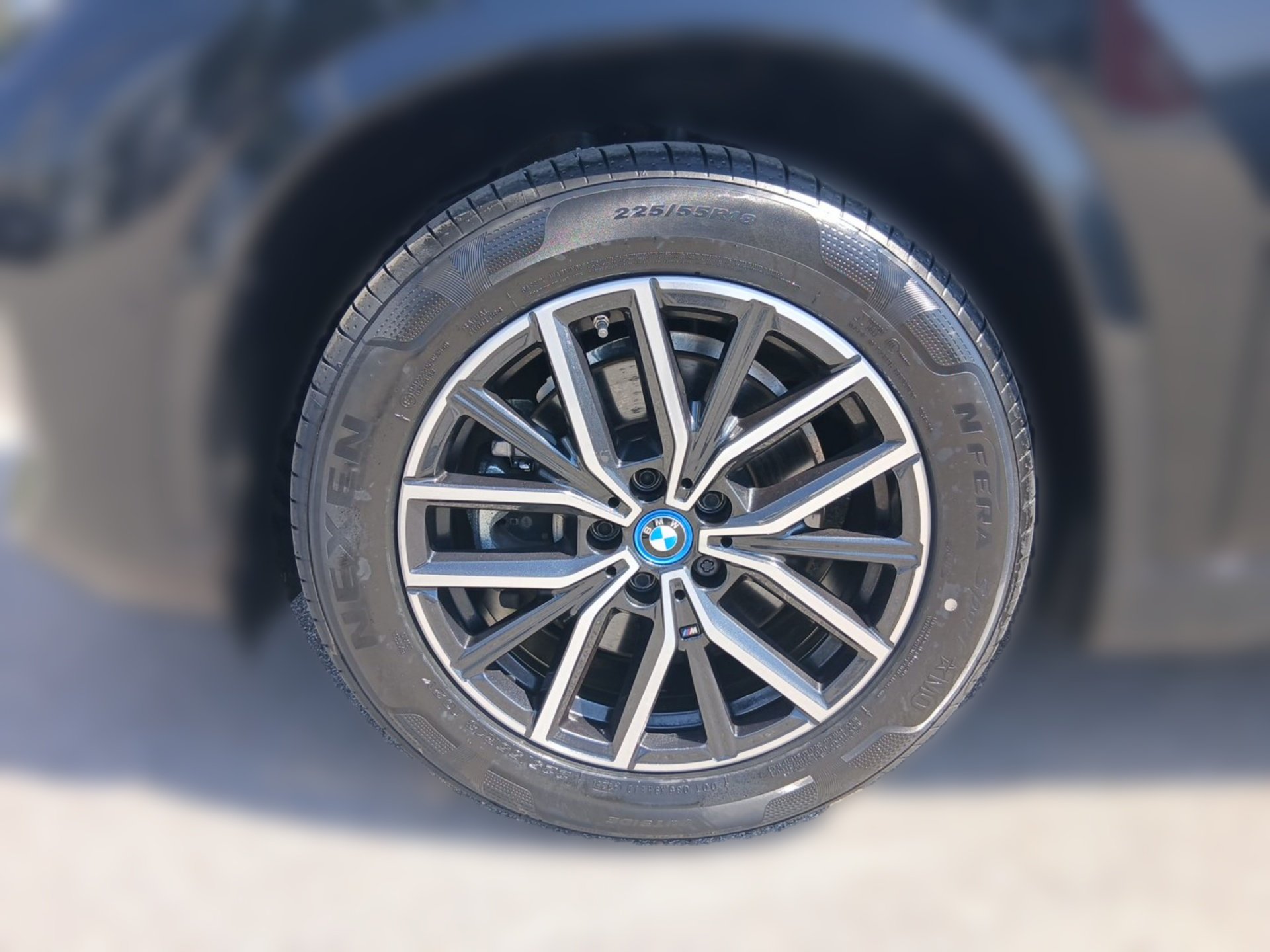 BMW iX1 xDrive30 M SPORT Pano AHK H&K ParkAss Navi iX1 xDrive30 M SPORT Pano AHK H&K ParkAss Navi (Bild 3)