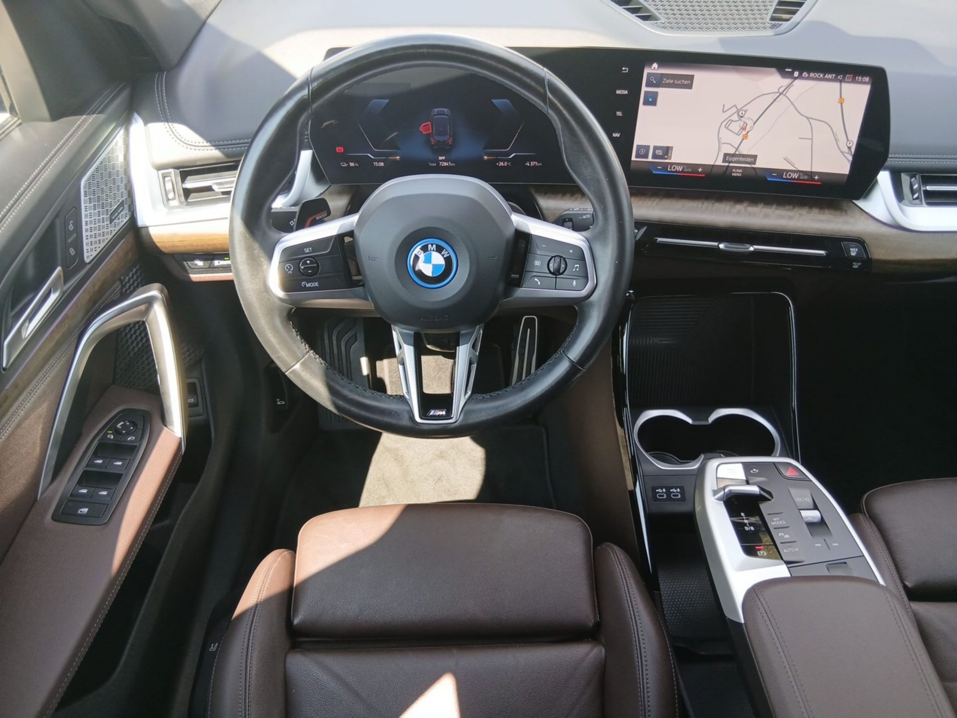 BMW iX1 xDrive30 M SPORT Pano AHK H&K ParkAss Navi iX1 xDrive30 M SPORT Pano AHK H&K ParkAss Navi (Bild 6)