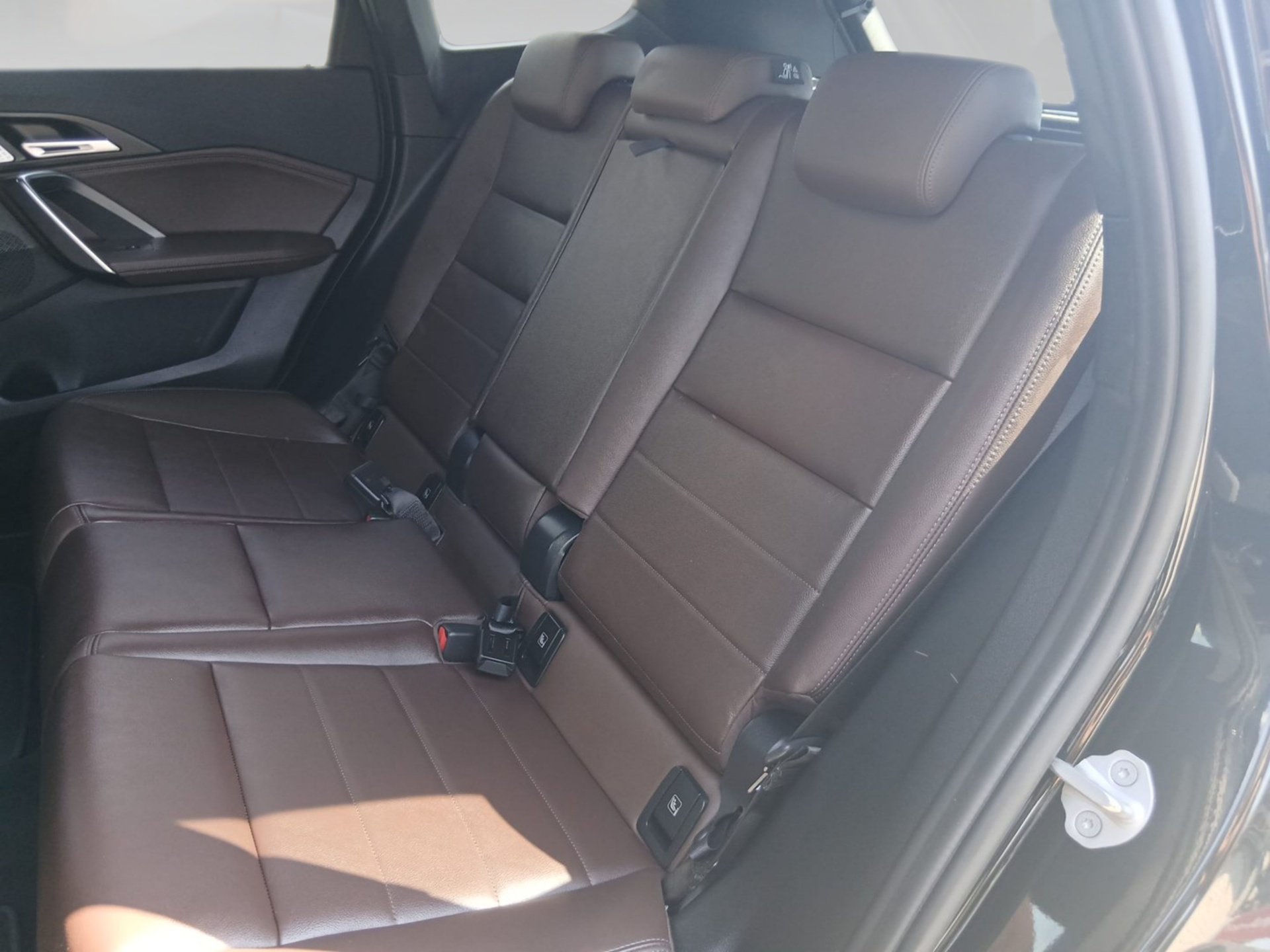 BMW iX1 xDrive30 M SPORT Pano AHK H&K ParkAss Navi iX1 xDrive30 M SPORT Pano AHK H&K ParkAss Navi (Bild 7)