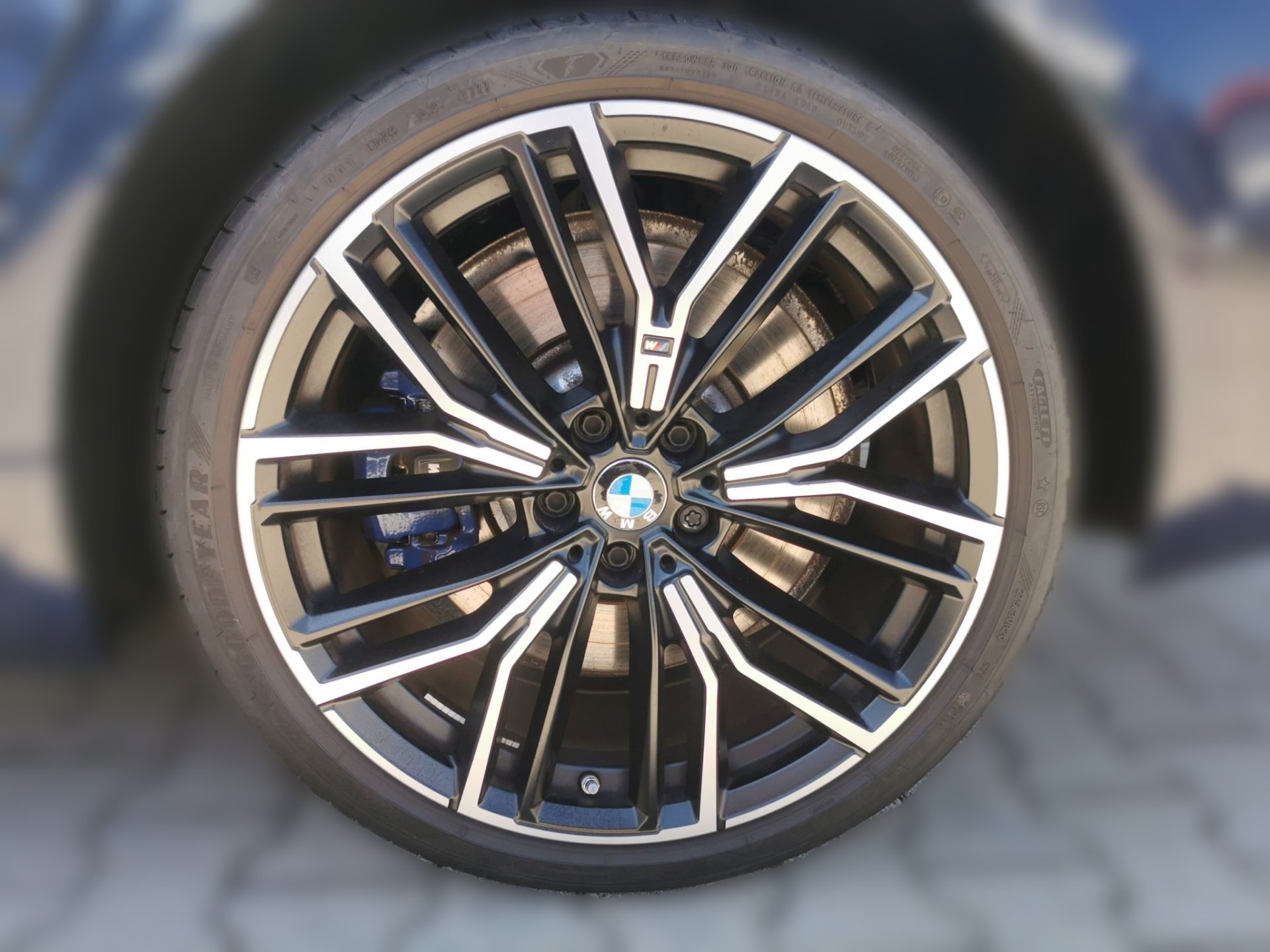 Bild 3 BMW 540d xDrive Limo M SPORT PRO INDIVI TANSANITBLAU