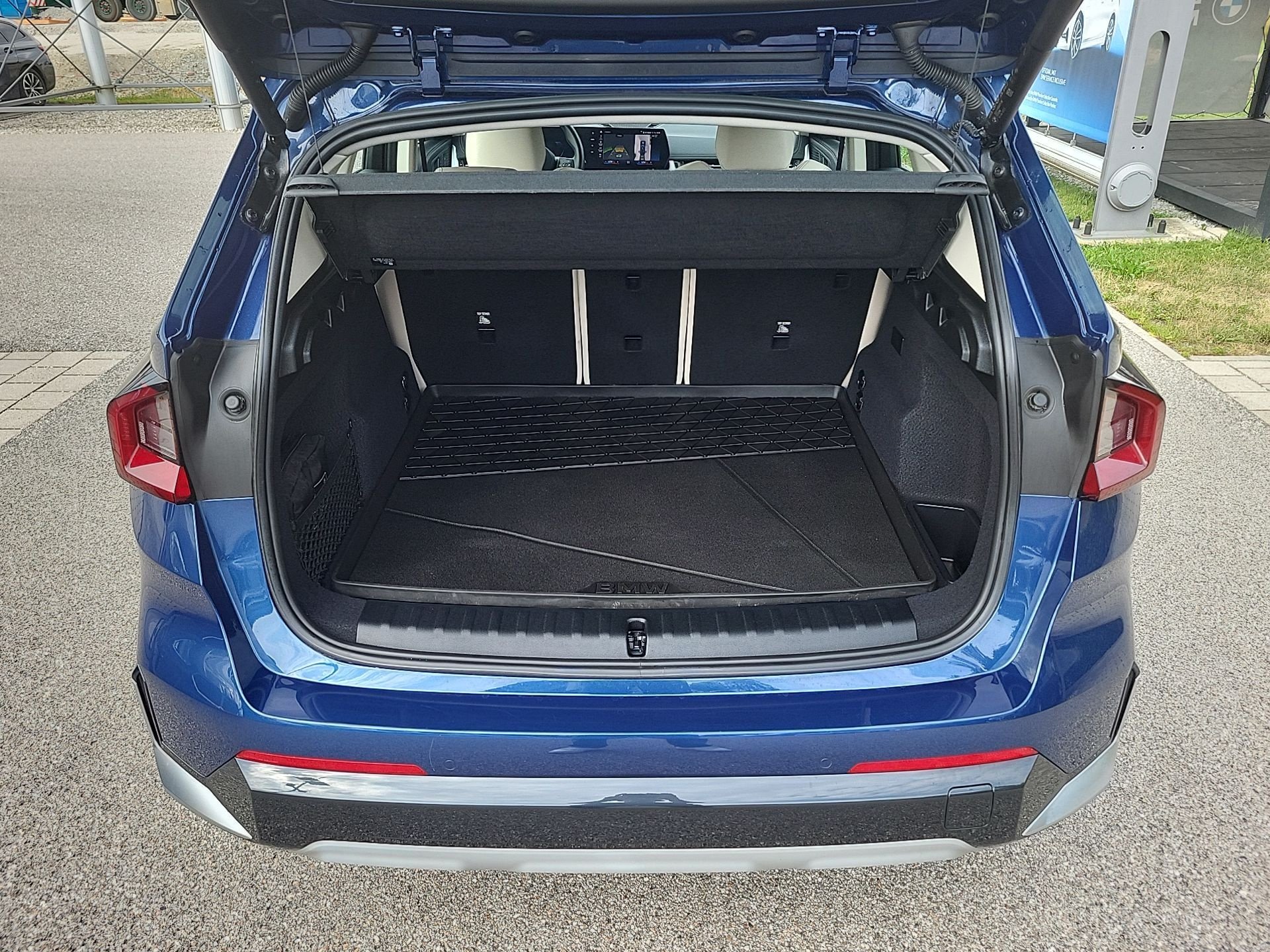 Bild 10 BMW IX1 xDrive30 xLine LED AHK HeadUp 360° KeyLess