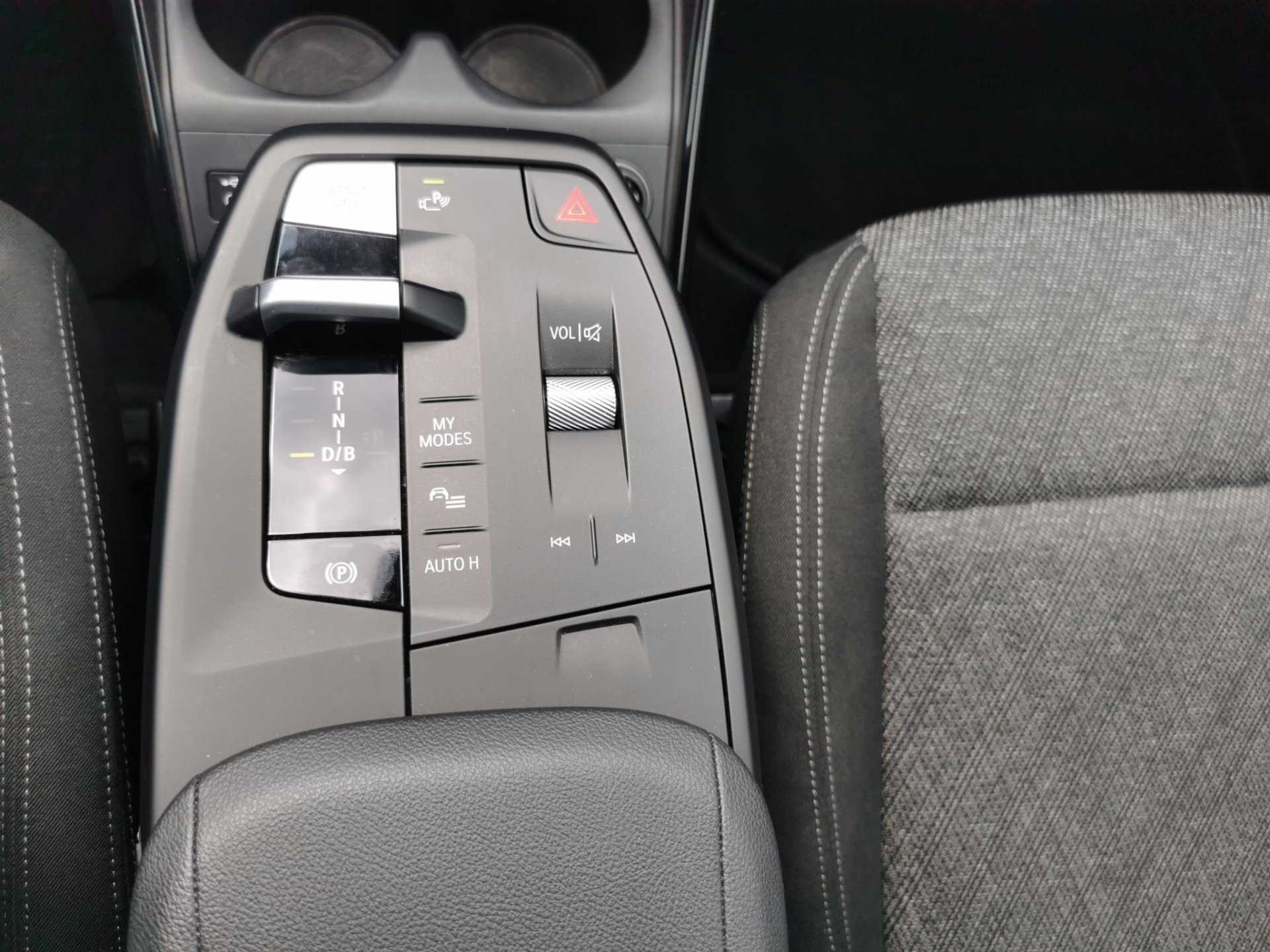 Bild 11 BMW iX1 xDrive30 LED DrivingAssPlus 360° HeadUp KeyLe