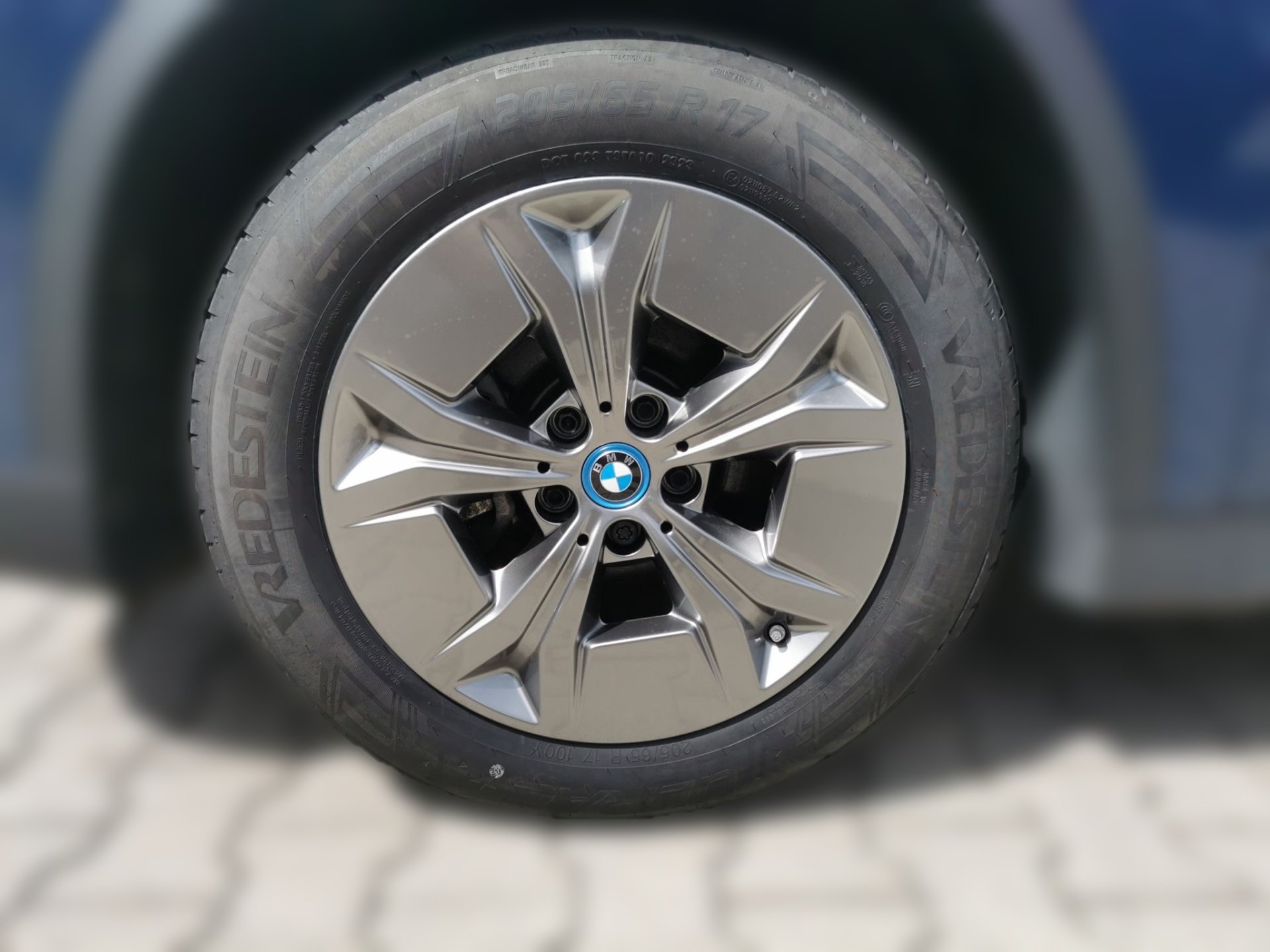 Bild 3 BMW iX1 xDrive30 LED DrivingAssPlus 360° HeadUp KeyLe