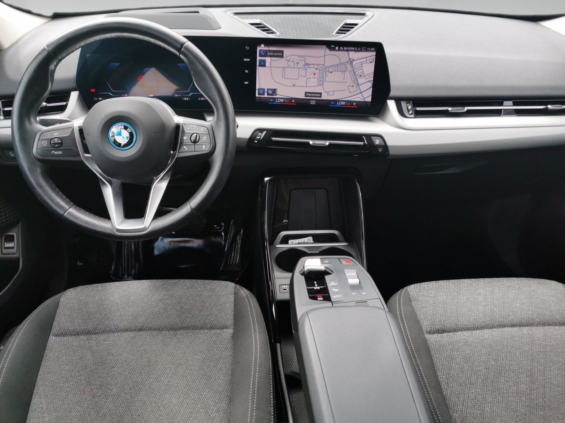 Bild 6 BMW iX1 xDrive30 LED DrivingAssPlus 360° HeadUp KeyLe