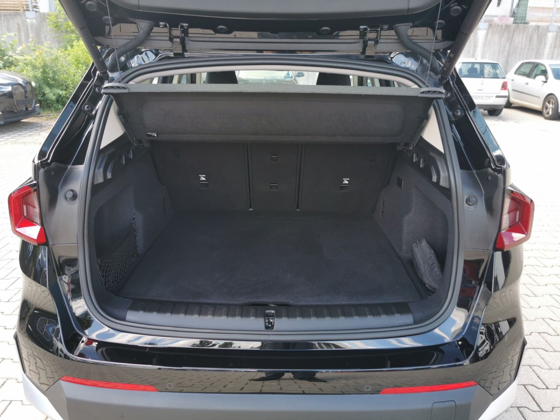 Bild 10 BMW iX1 xDrive30 LED HeadUp 360° KeyLess Navi