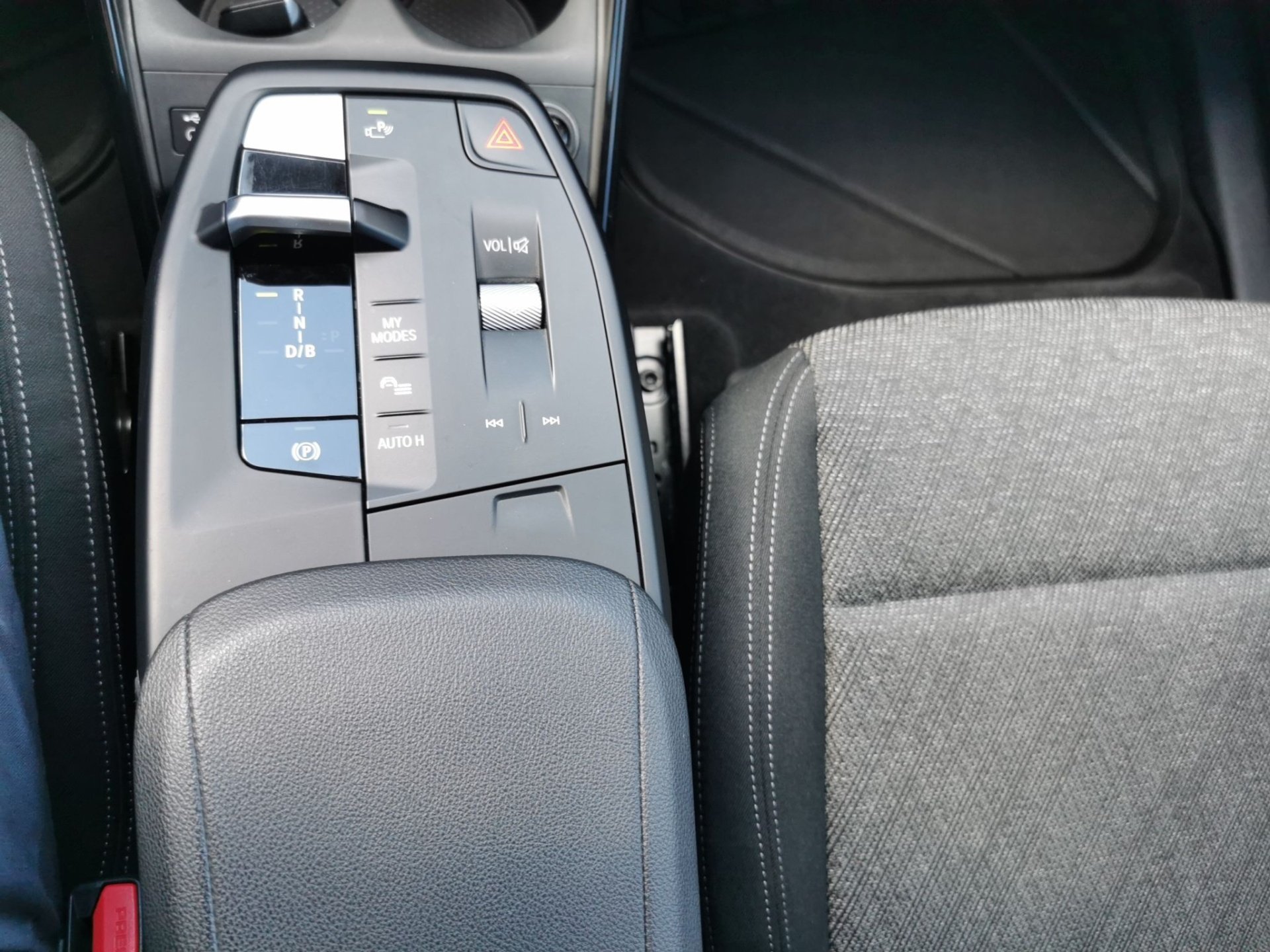 Bild 11 BMW iX1 xDrive30 LED HeadUp 360° KeyLess Navi