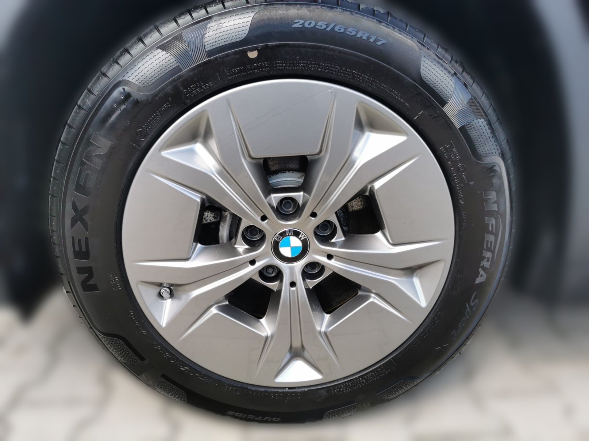 Bild 3 BMW iX1 xDrive30 LED HeadUp 360° KeyLess Navi