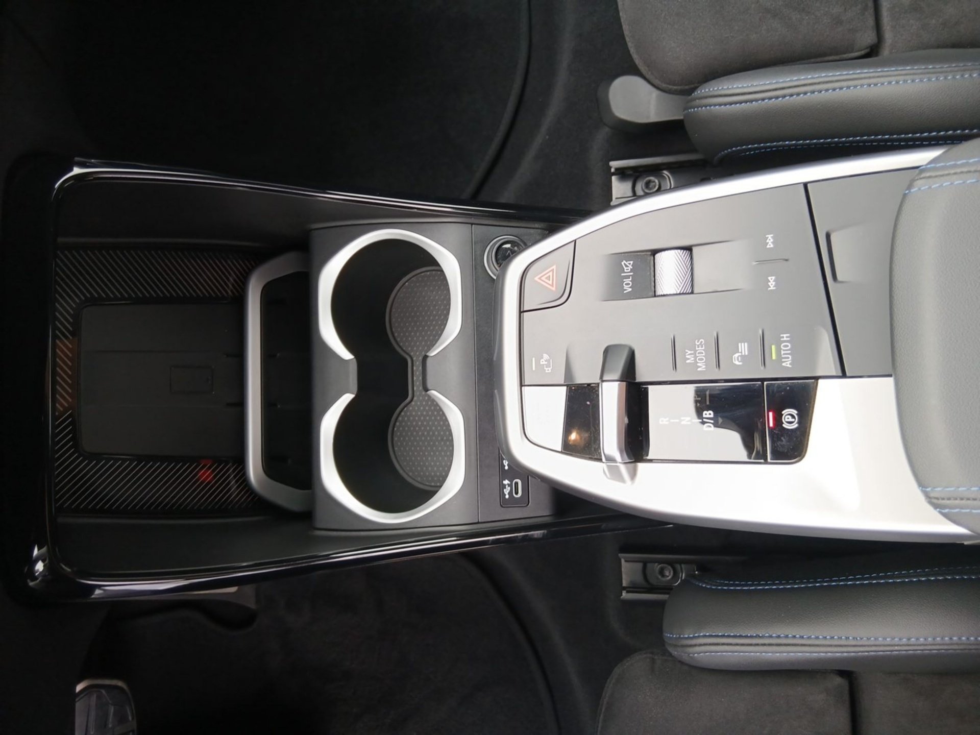 BMW iX1 xDrive30 M SPORT 360° ACC Aktivsitz HeadU AHK iX1 xDrive30 M SPORT 360° ACC Aktivsitz HeadU AHK (Bild 11)