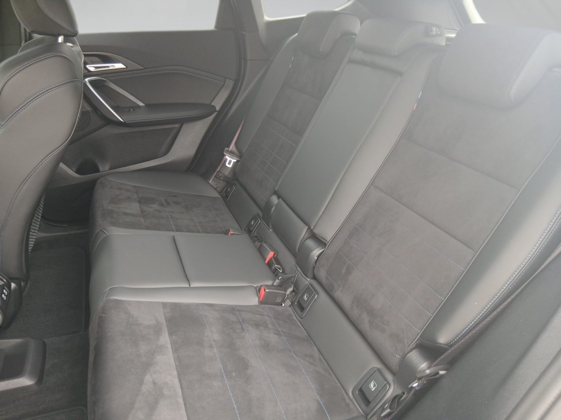 Bild 7 BMW iX1 xDrive30 M SPORT PRO ACC 360° AHK HeadUp LHZ