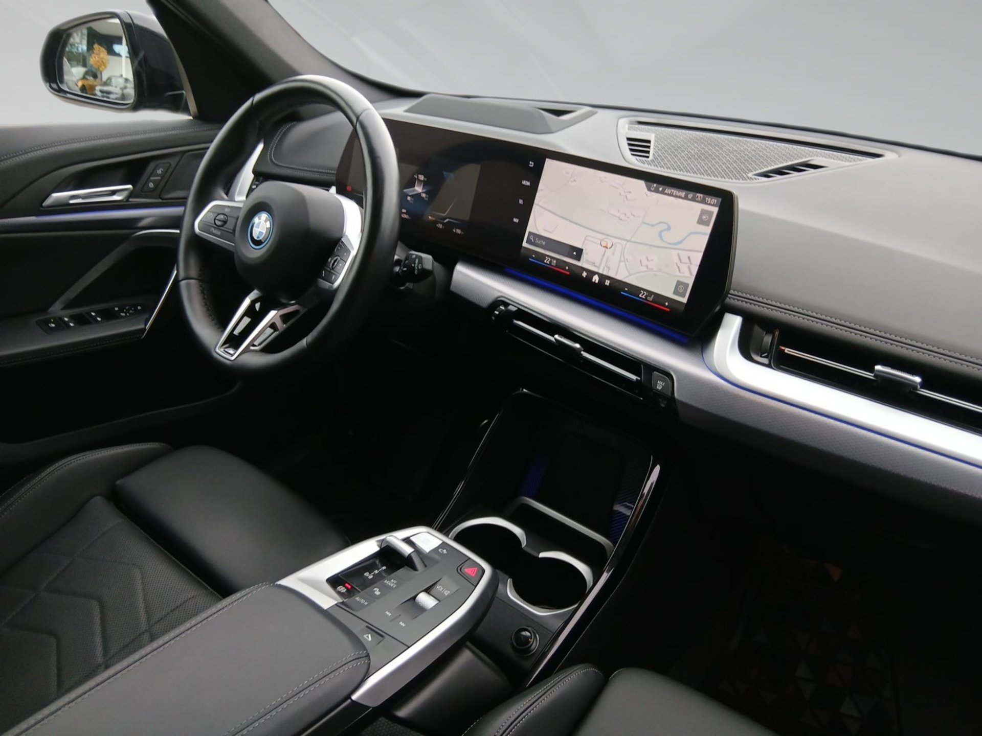 Bild 5 BMW iX1 xDrive30 M SPORT HeadUp AHK 360° ACC Lenkhzg