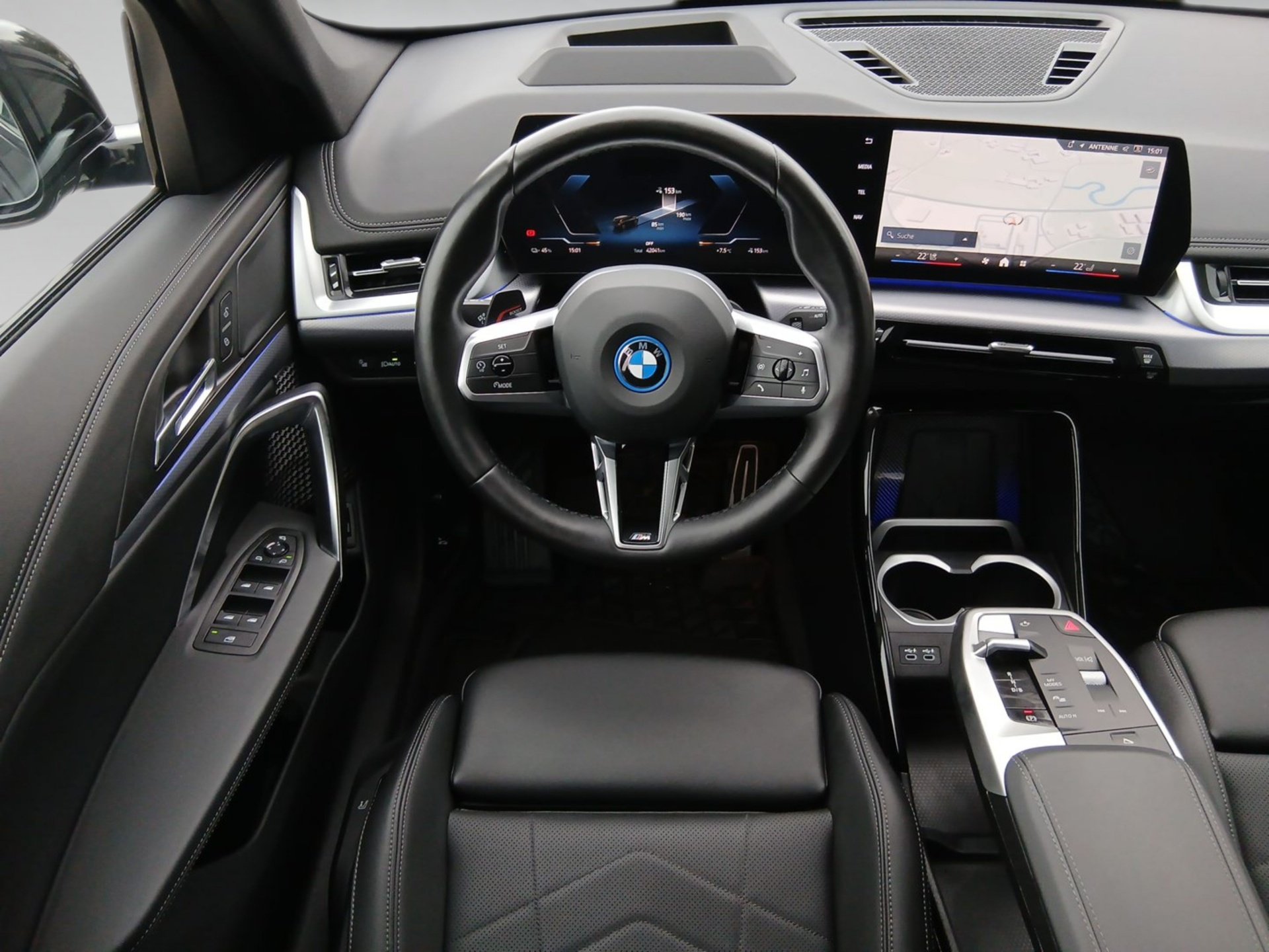 Bild 6 BMW iX1 xDrive30 M SPORT HeadUp AHK 360° ACC Lenkhzg