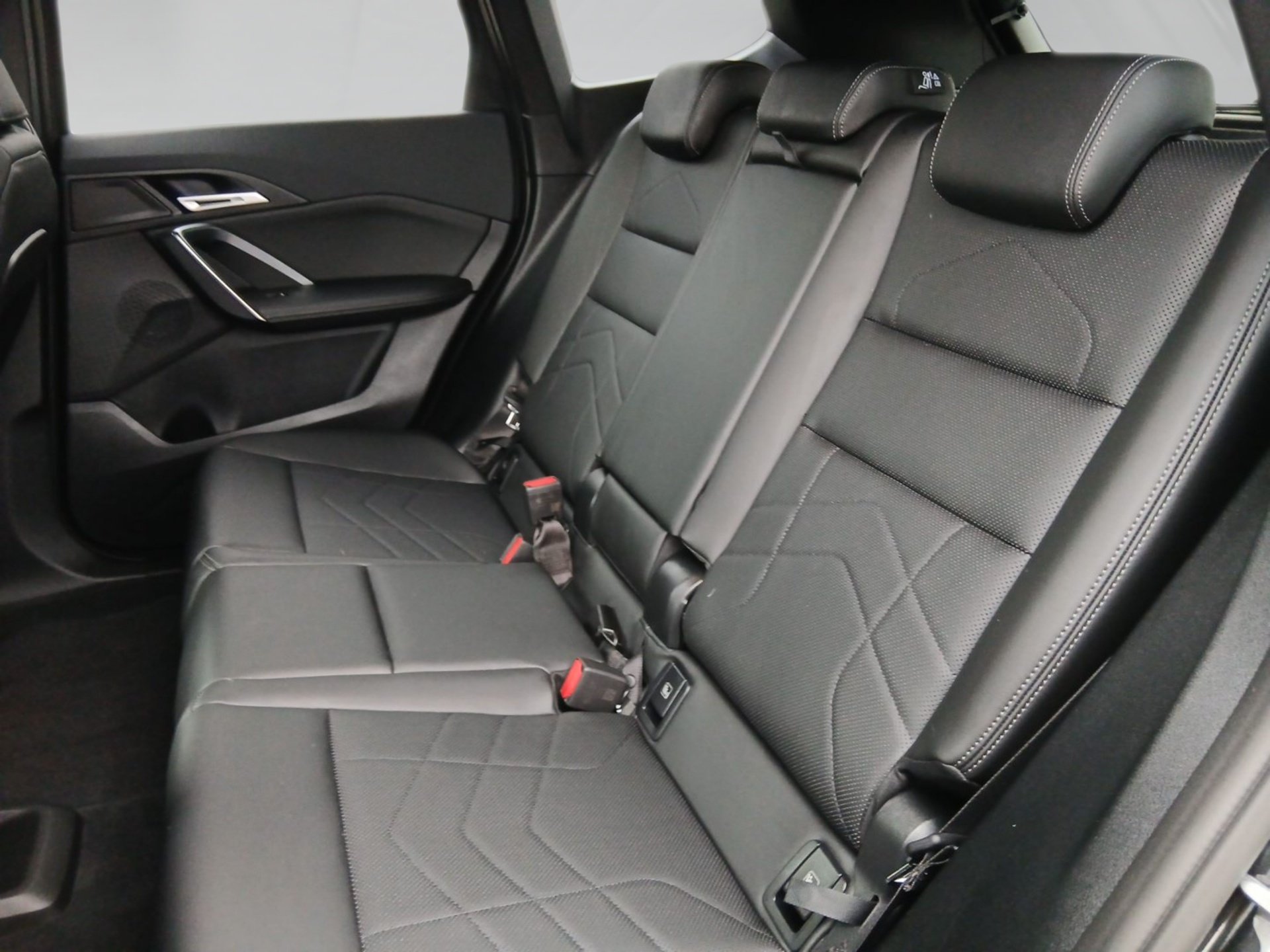 Bild 7 BMW iX1 xDrive30 M SPORT HeadUp AHK 360° ACC Lenkhzg